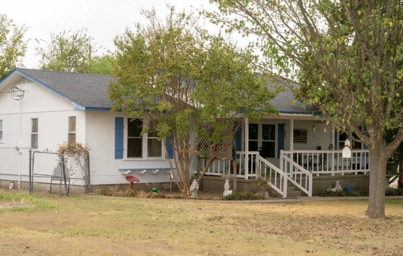 Single Family Residence For Sale in Hill County , 394 Hcr 1143, Blum, Texas 76627, 3 Bedroom, 2 Bathroom, Garage spaces, 1,152 Sqft, built in 1997, mls#21338558, Real Estate Agent in Blum, Homes For Sale in Hill county, Homes For Sale in Blum, Realtor in Blum Texas, Real Estate Brokerage Independent Realty Texas, Luminita Cordes Realtor