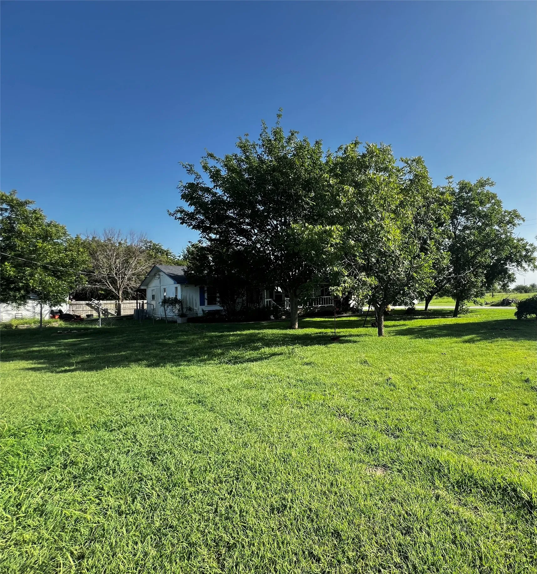 Single Family Residence For Sale in Hill County , 394 Hcr 1143, Blum, Texas 76627, 3 Bedroom, 2 Bathroom, Garage spaces, 1,152 Sqft, built in 1997, mls#21338558, Real Estate Agent in Blum, Homes For Sale in Hill county, Homes For Sale in Blum, Realtor in Blum Texas, Real Estate Brokerage Independent Realty Texas, Luminita Cordes Realtor