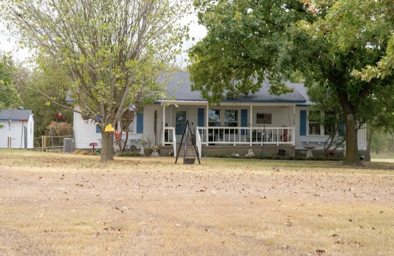 Single Family Residence For Sale in Hill County , 394 Hcr 1143, Blum, Texas 76627, 3 Bedroom, 2 Bathroom, Garage spaces, 1,152 Sqft, built in 1997, mls#21338558, Real Estate Agent in Blum, Homes For Sale in Hill county, Homes For Sale in Blum, Realtor in Blum Texas, Real Estate Brokerage Independent Realty Texas, Luminita Cordes Realtor
