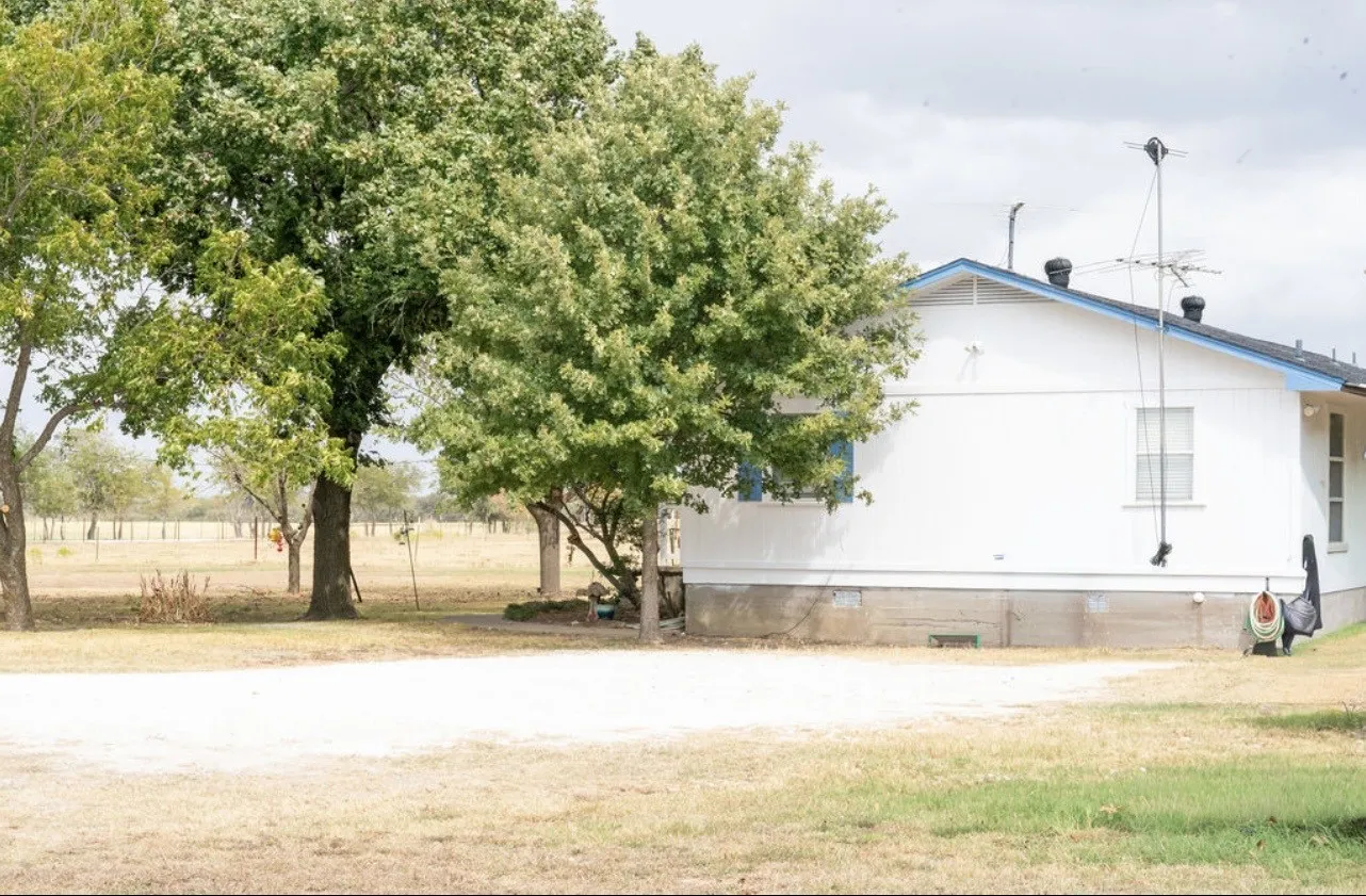 Single Family Residence For Sale in Hill County , 394 Hcr 1143, Blum, Texas 76627, 3 Bedroom, 2 Bathroom, Garage spaces, 1,152 Sqft, built in 1997, mls#21338558, Real Estate Agent in Blum, Homes For Sale in Hill county, Homes For Sale in Blum, Realtor in Blum Texas, Real Estate Brokerage Independent Realty Texas, Luminita Cordes Realtor