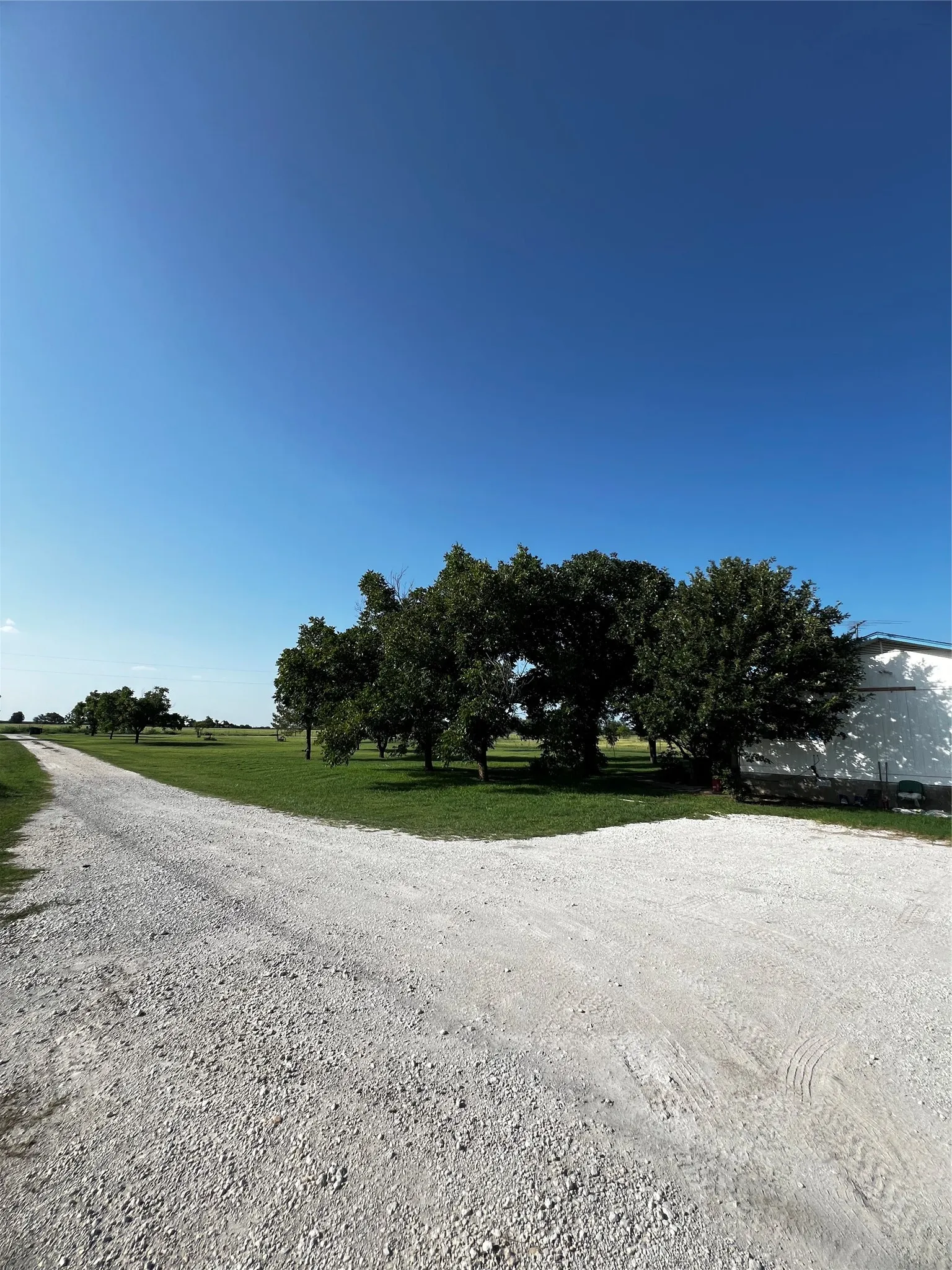 Single Family Residence For Sale in Hill County , 394 Hcr 1143, Blum, Texas 76627, 3 Bedroom, 2 Bathroom, Garage spaces, 1,152 Sqft, built in 1997, mls#21338558, Real Estate Agent in Blum, Homes For Sale in Hill county, Homes For Sale in Blum, Realtor in Blum Texas, Real Estate Brokerage Independent Realty Texas, Luminita Cordes Realtor