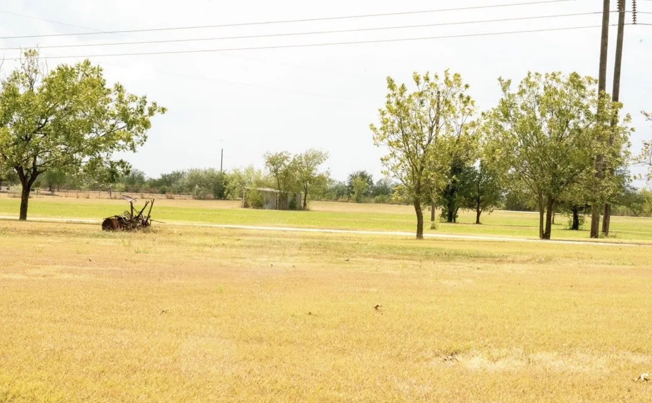 Single Family Residence For Sale in Hill County , 394 Hcr 1143, Blum, Texas 76627, 3 Bedroom, 2 Bathroom, Garage spaces, 1,152 Sqft, built in 1997, mls#21338558, Real Estate Agent in Blum, Homes For Sale in Hill county, Homes For Sale in Blum, Realtor in Blum Texas, Real Estate Brokerage Independent Realty Texas, Luminita Cordes Realtor