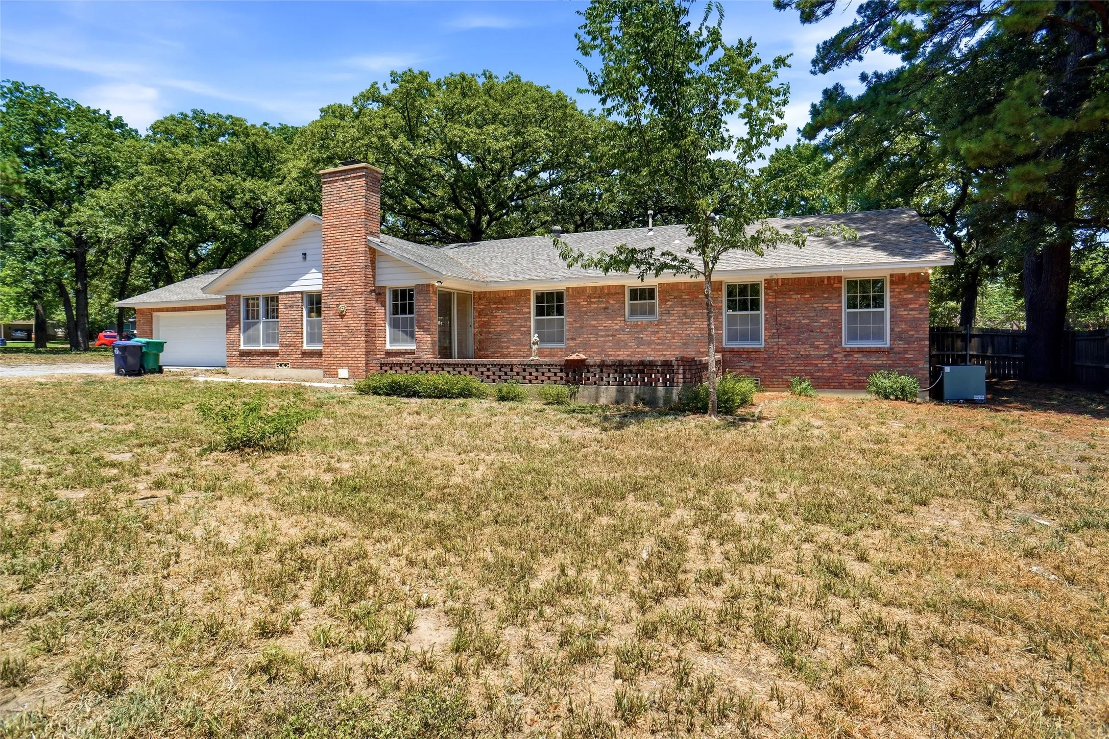 Single Family Residence For Sale in Denton County , 900 Liveoak Street, Denton, Texas 76209, 4 Bedroom, 3 Bathroom, 2 Garage spaces, 2,556 Sqft, built in 1968, mls#21338930, Real Estate Agent in Denton, Homes For Sale in Denton county, Homes For Sale in Denton, Realtor in Denton Texas, Real Estate Brokerage Independent Realty Texas, Luminita Cordes Realtor