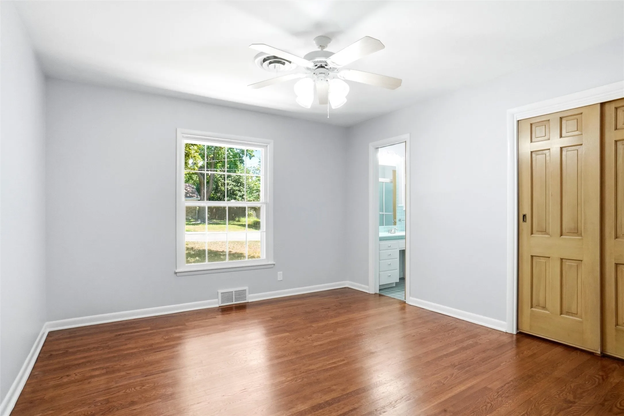 Single Family Residence For Sale in Denton County , 900 Liveoak Street, Denton, Texas 76209, 4 Bedroom, 3 Bathroom, 2 Garage spaces, 2,556 Sqft, built in 1968, mls#21338930, Real Estate Agent in Denton, Homes For Sale in Denton county, Homes For Sale in Denton, Realtor in Denton Texas, Real Estate Brokerage Independent Realty Texas, Luminita Cordes Realtor