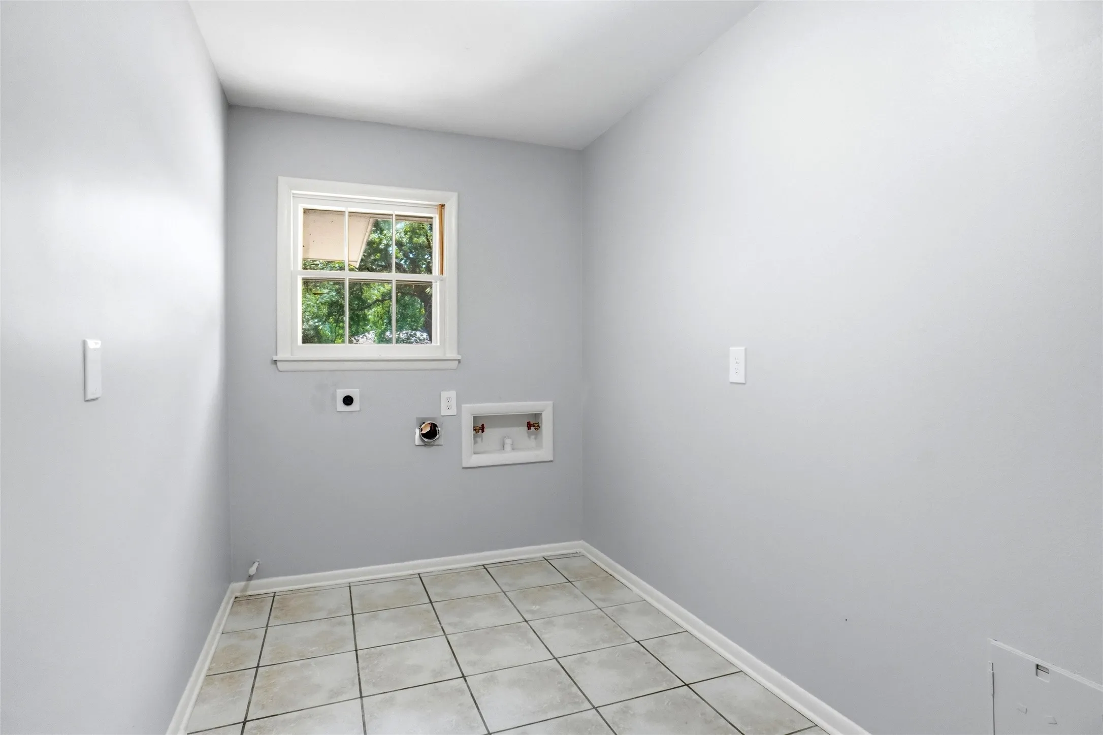 Single Family Residence For Sale in Denton County , 900 Liveoak Street, Denton, Texas 76209, 4 Bedroom, 3 Bathroom, 2 Garage spaces, 2,556 Sqft, built in 1968, mls#21338930, Real Estate Agent in Denton, Homes For Sale in Denton county, Homes For Sale in Denton, Realtor in Denton Texas, Real Estate Brokerage Independent Realty Texas, Luminita Cordes Realtor