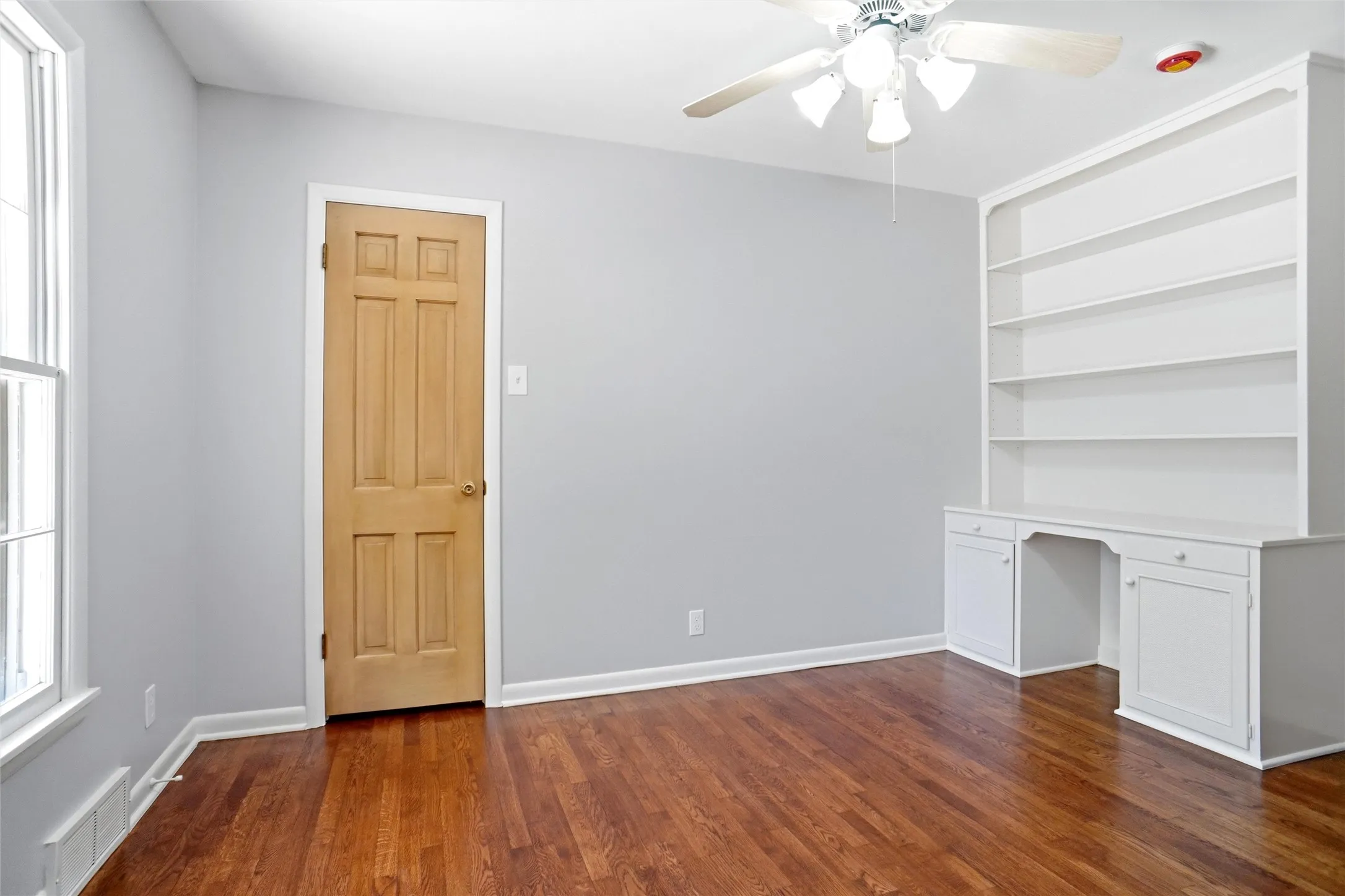 Single Family Residence For Sale in Denton County , 900 Liveoak Street, Denton, Texas 76209, 4 Bedroom, 3 Bathroom, 2 Garage spaces, 2,556 Sqft, built in 1968, mls#21338930, Real Estate Agent in Denton, Homes For Sale in Denton county, Homes For Sale in Denton, Realtor in Denton Texas, Real Estate Brokerage Independent Realty Texas, Luminita Cordes Realtor