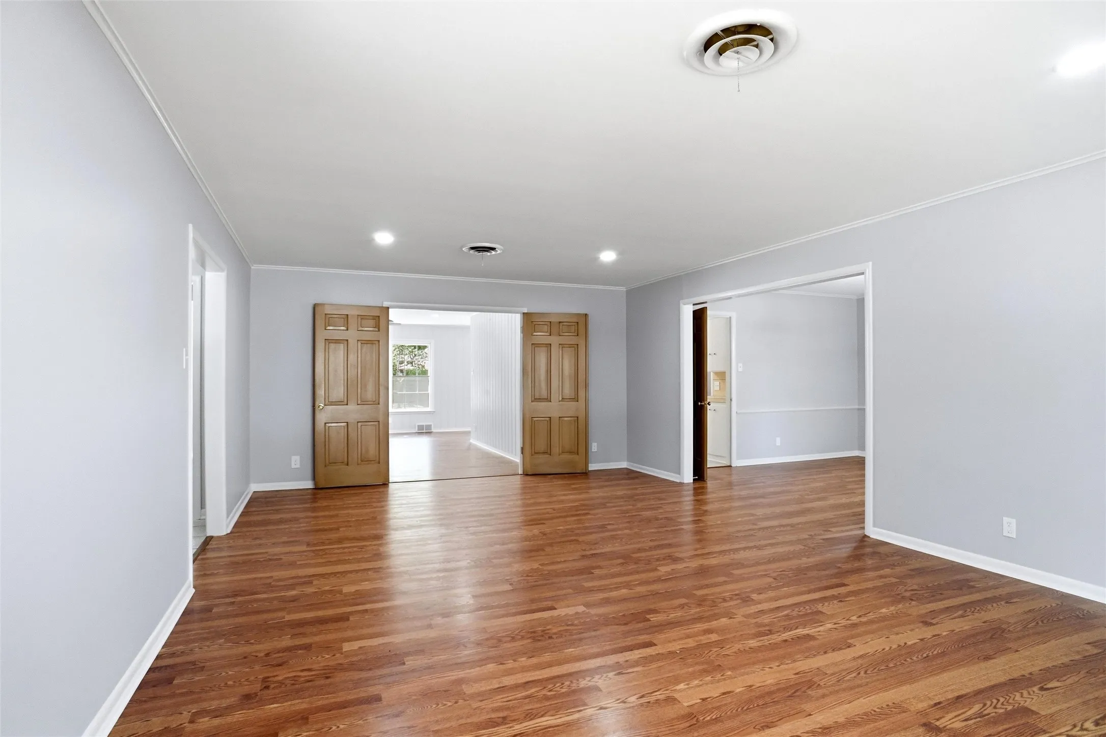 Single Family Residence For Sale in Denton County , 900 Liveoak Street, Denton, Texas 76209, 4 Bedroom, 3 Bathroom, 2 Garage spaces, 2,556 Sqft, built in 1968, mls#21338930, Real Estate Agent in Denton, Homes For Sale in Denton county, Homes For Sale in Denton, Realtor in Denton Texas, Real Estate Brokerage Independent Realty Texas, Luminita Cordes Realtor