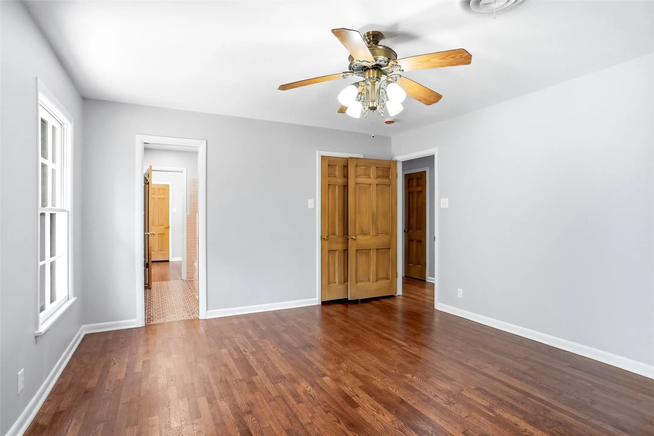 Single Family Residence For Sale in Denton County , 900 Liveoak Street, Denton, Texas 76209, 4 Bedroom, 3 Bathroom, 2 Garage spaces, 2,556 Sqft, built in 1968, mls#21338930, Real Estate Agent in Denton, Homes For Sale in Denton county, Homes For Sale in Denton, Realtor in Denton Texas, Real Estate Brokerage Independent Realty Texas, Luminita Cordes Realtor