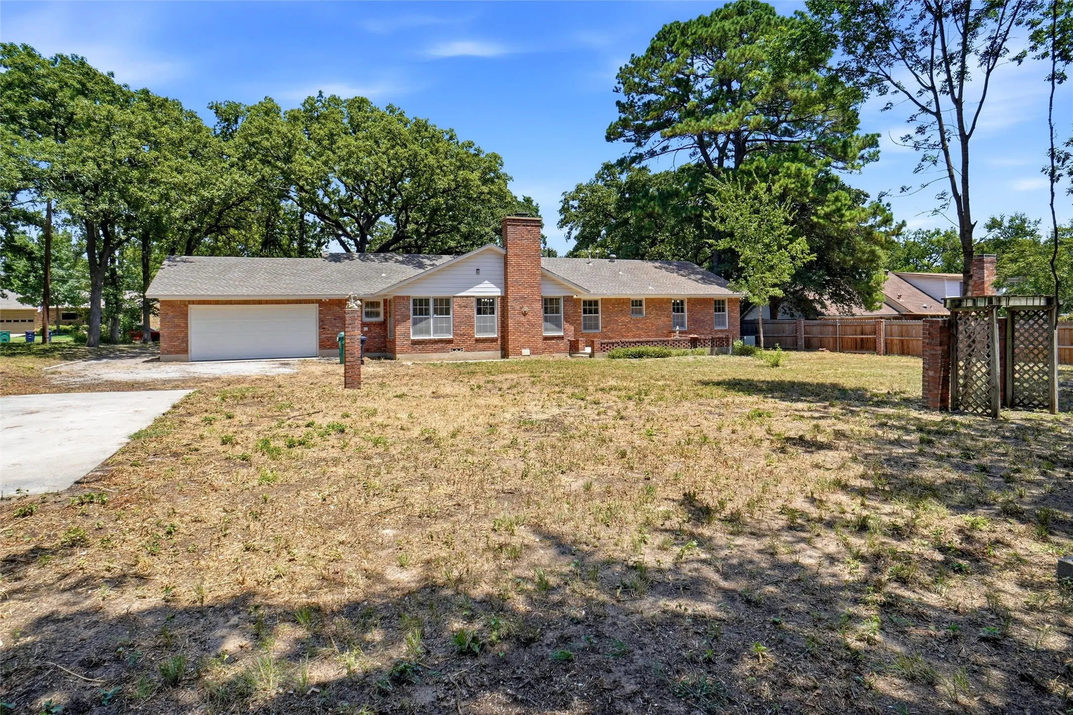 Single Family Residence For Sale in Denton County , 900 Liveoak Street, Denton, Texas 76209, 4 Bedroom, 3 Bathroom, 2 Garage spaces, 2,556 Sqft, built in 1968, mls#21338930, Real Estate Agent in Denton, Homes For Sale in Denton county, Homes For Sale in Denton, Realtor in Denton Texas, Real Estate Brokerage Independent Realty Texas, Luminita Cordes Realtor