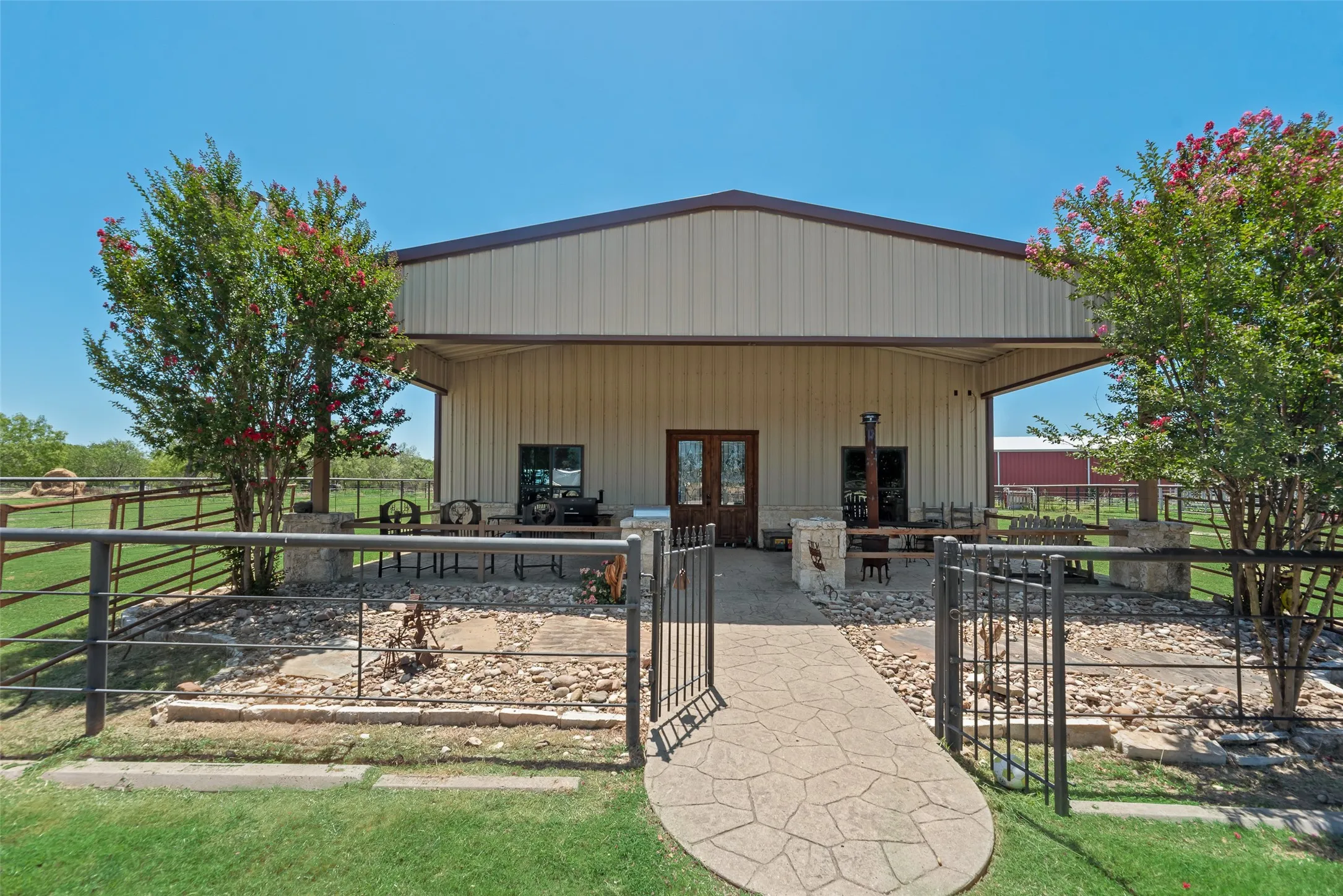 Farm For Sale in Kaufman County , 7999 County Road 151 449 177820, Kaufman, Texas 75142, 4 Bedroom, 5 Bathroom, Garage spaces, 3,224 Sqft, built in 2008, mls#21338935, Real Estate Agent in Kaufman, Homes For Sale in Kaufman county, Homes For Sale in Kaufman, Realtor in Kaufman Texas, Real Estate Brokerage Independent Realty Texas, Luminita Cordes Realtor