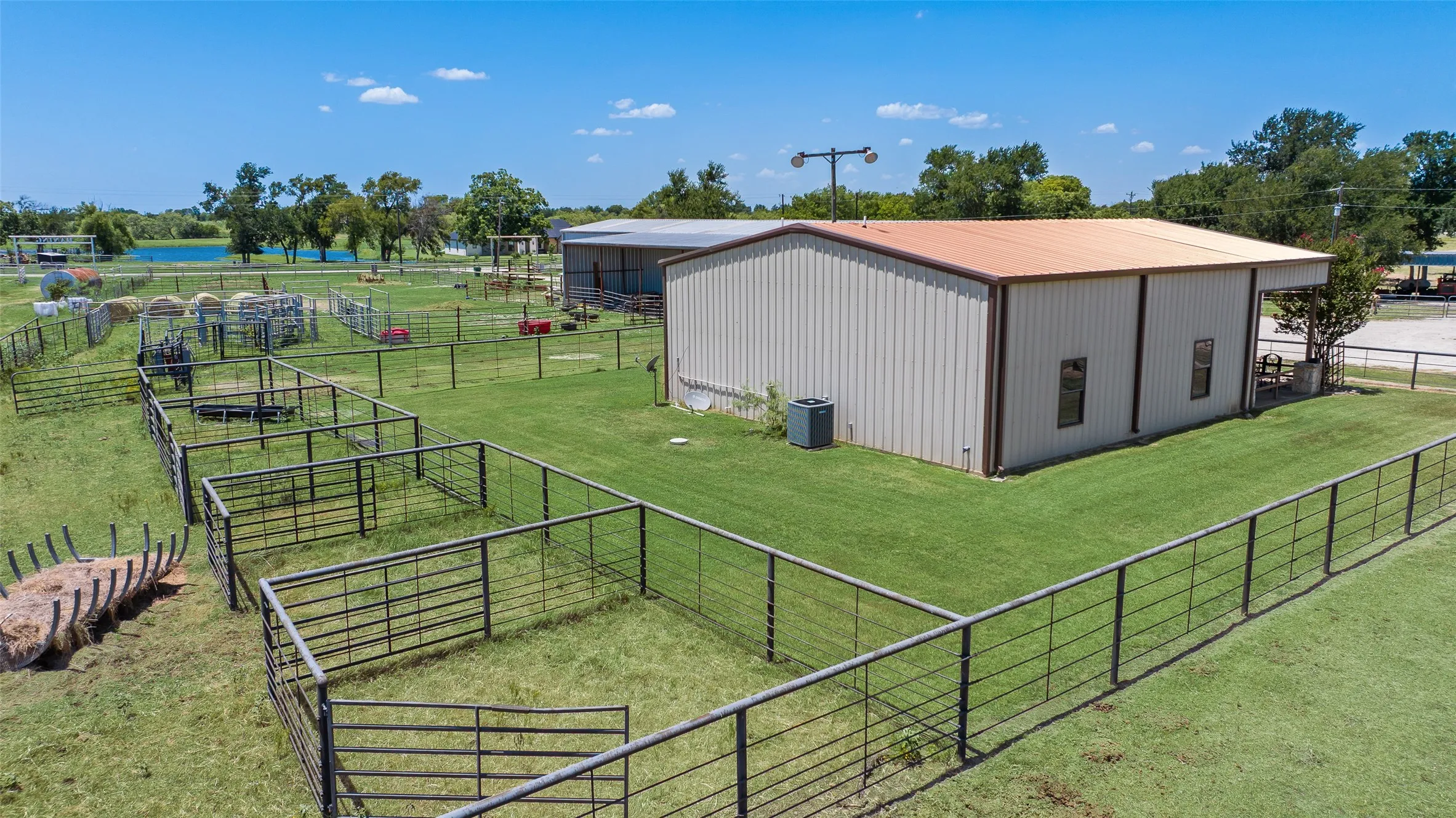 Farm For Sale in Kaufman County , 7999 County Road 151 449 177820, Kaufman, Texas 75142, 4 Bedroom, 5 Bathroom, Garage spaces, 3,224 Sqft, built in 2008, mls#21338935, Real Estate Agent in Kaufman, Homes For Sale in Kaufman county, Homes For Sale in Kaufman, Realtor in Kaufman Texas, Real Estate Brokerage Independent Realty Texas, Luminita Cordes Realtor