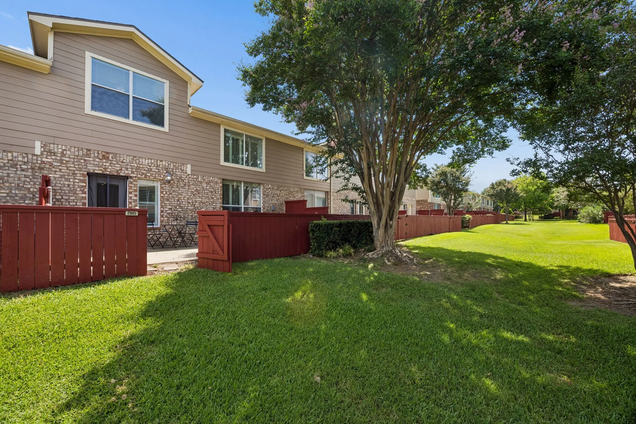 Townhouse For Sale in Collin County , 2905 Percey Lane, Plano, Texas 75025, 2 Bedroom, 2 Bathroom, 2 Garage spaces, 1,448 Sqft, built in 2002, mls#21336963, Real Estate Agent in Plano, Homes For Sale in Collin county, Homes For Sale in Plano, Realtor in Plano Texas, Real Estate Brokerage Independent Realty Texas, Luminita Cordes Realtor