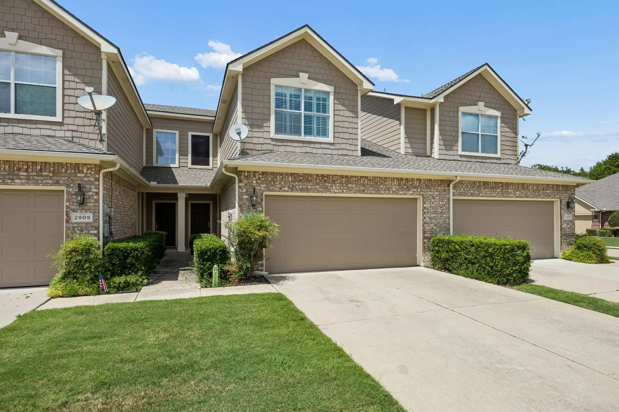 Townhouse For Sale in Collin County , 2905 Percey Lane, Plano, Texas 75025, 2 Bedroom, 2 Bathroom, 2 Garage spaces, 1,448 Sqft, built in 2002, mls#21336963, Real Estate Agent in Plano, Homes For Sale in Collin county, Homes For Sale in Plano, Realtor in Plano Texas, Real Estate Brokerage Independent Realty Texas, Luminita Cordes Realtor