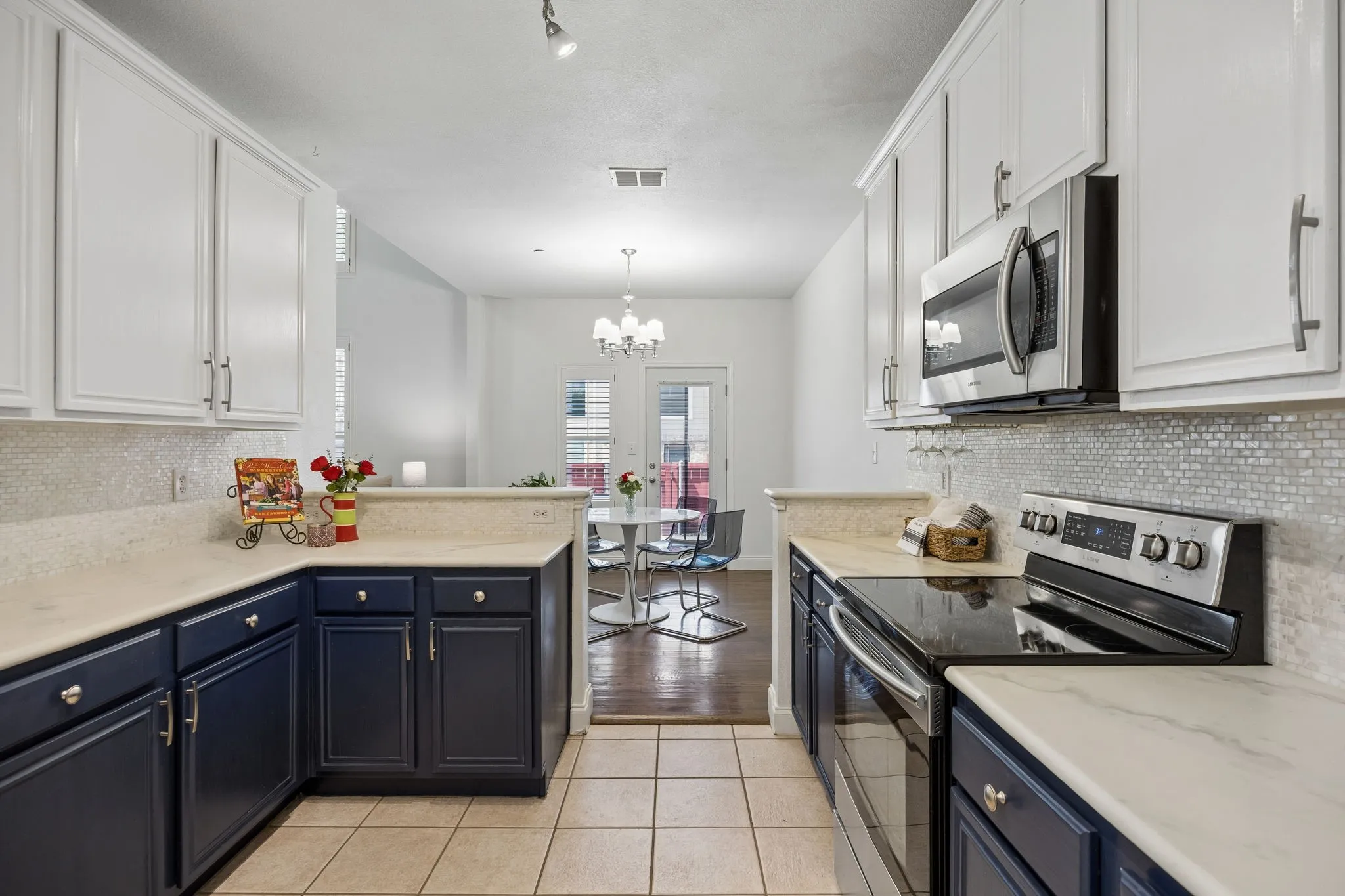 Townhouse For Sale in Collin County , 2905 Percey Lane, Plano, Texas 75025, 2 Bedroom, 2 Bathroom, 2 Garage spaces, 1,448 Sqft, built in 2002, mls#21336963, Real Estate Agent in Plano, Homes For Sale in Collin county, Homes For Sale in Plano, Realtor in Plano Texas, Real Estate Brokerage Independent Realty Texas, Luminita Cordes Realtor