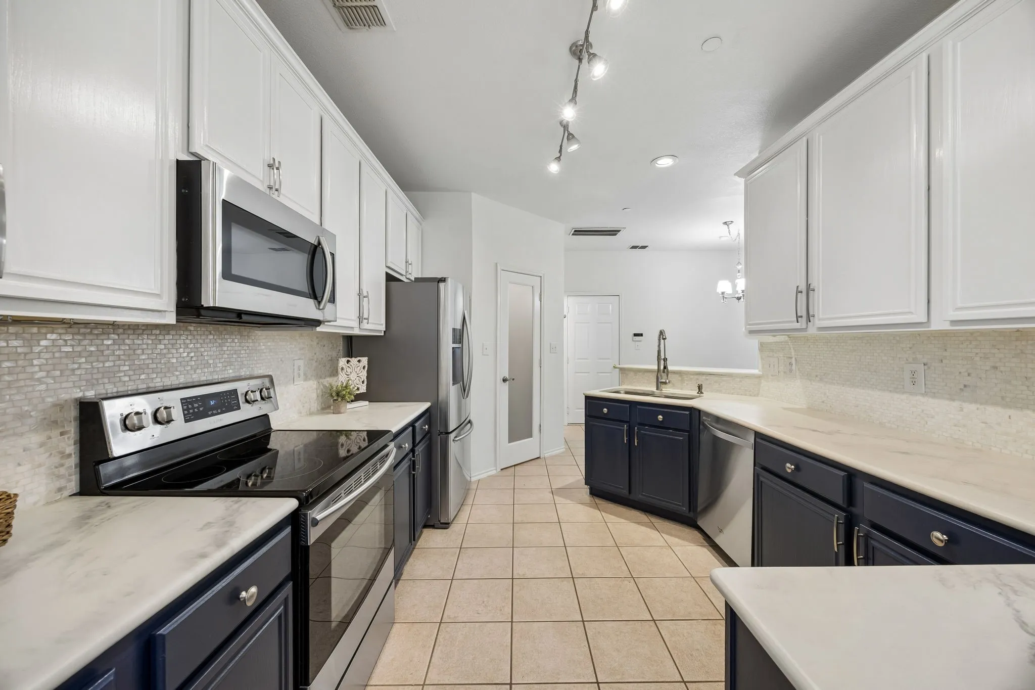 Townhouse For Sale in Collin County , 2905 Percey Lane, Plano, Texas 75025, 2 Bedroom, 2 Bathroom, 2 Garage spaces, 1,448 Sqft, built in 2002, mls#21336963, Real Estate Agent in Plano, Homes For Sale in Collin county, Homes For Sale in Plano, Realtor in Plano Texas, Real Estate Brokerage Independent Realty Texas, Luminita Cordes Realtor