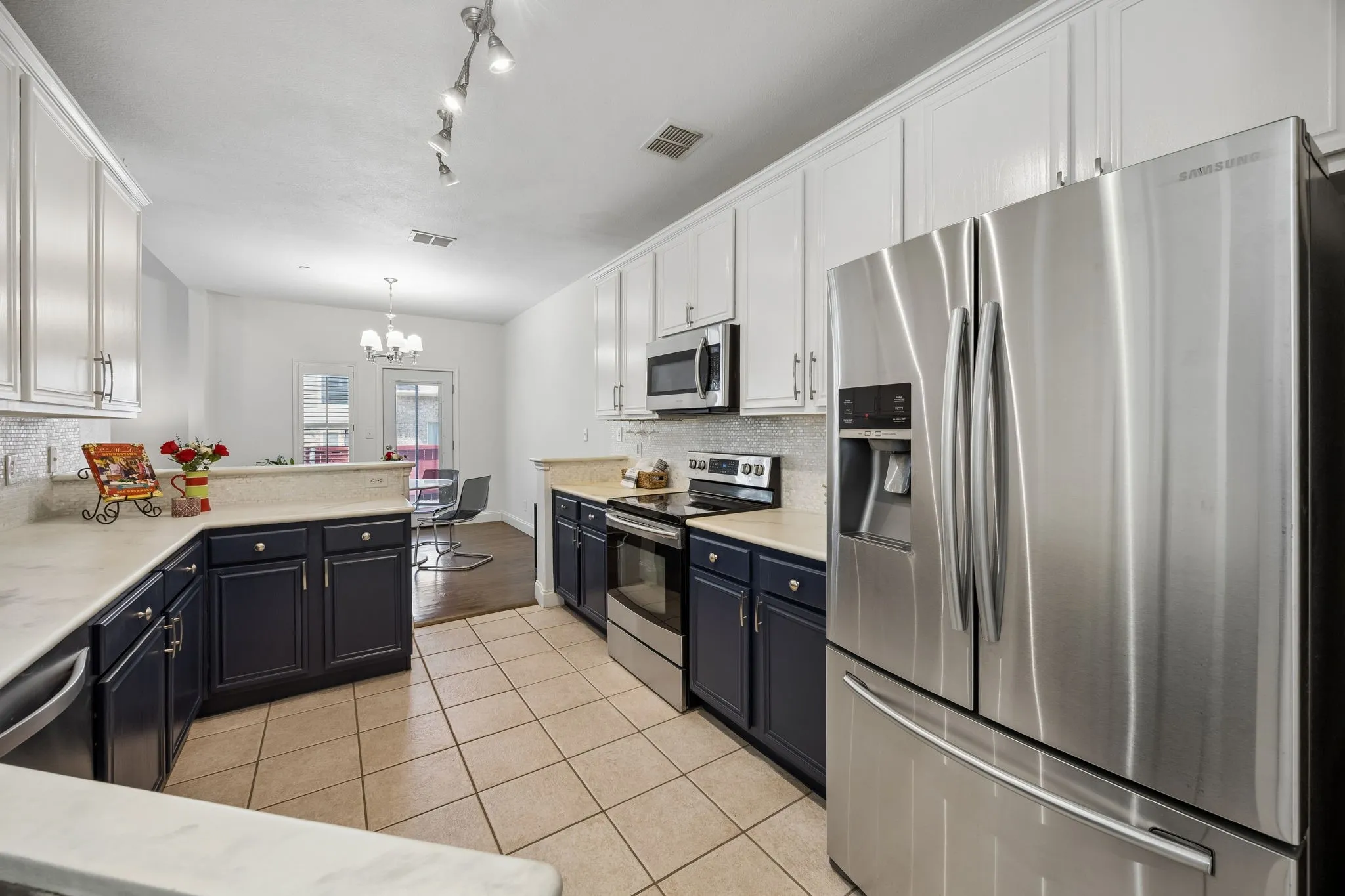 Townhouse For Sale in Collin County , 2905 Percey Lane, Plano, Texas 75025, 2 Bedroom, 2 Bathroom, 2 Garage spaces, 1,448 Sqft, built in 2002, mls#21336963, Real Estate Agent in Plano, Homes For Sale in Collin county, Homes For Sale in Plano, Realtor in Plano Texas, Real Estate Brokerage Independent Realty Texas, Luminita Cordes Realtor