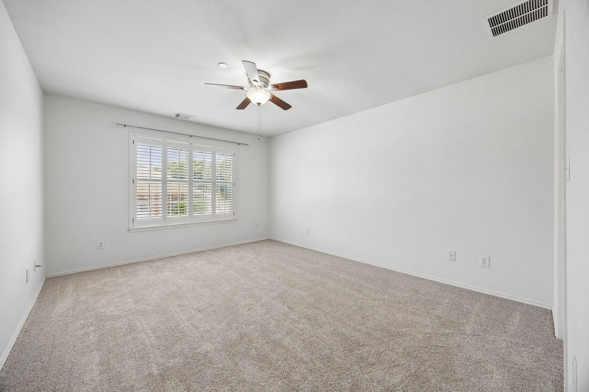 Townhouse For Sale in Collin County , 2905 Percey Lane, Plano, Texas 75025, 2 Bedroom, 2 Bathroom, 2 Garage spaces, 1,448 Sqft, built in 2002, mls#21336963, Real Estate Agent in Plano, Homes For Sale in Collin county, Homes For Sale in Plano, Realtor in Plano Texas, Real Estate Brokerage Independent Realty Texas, Luminita Cordes Realtor