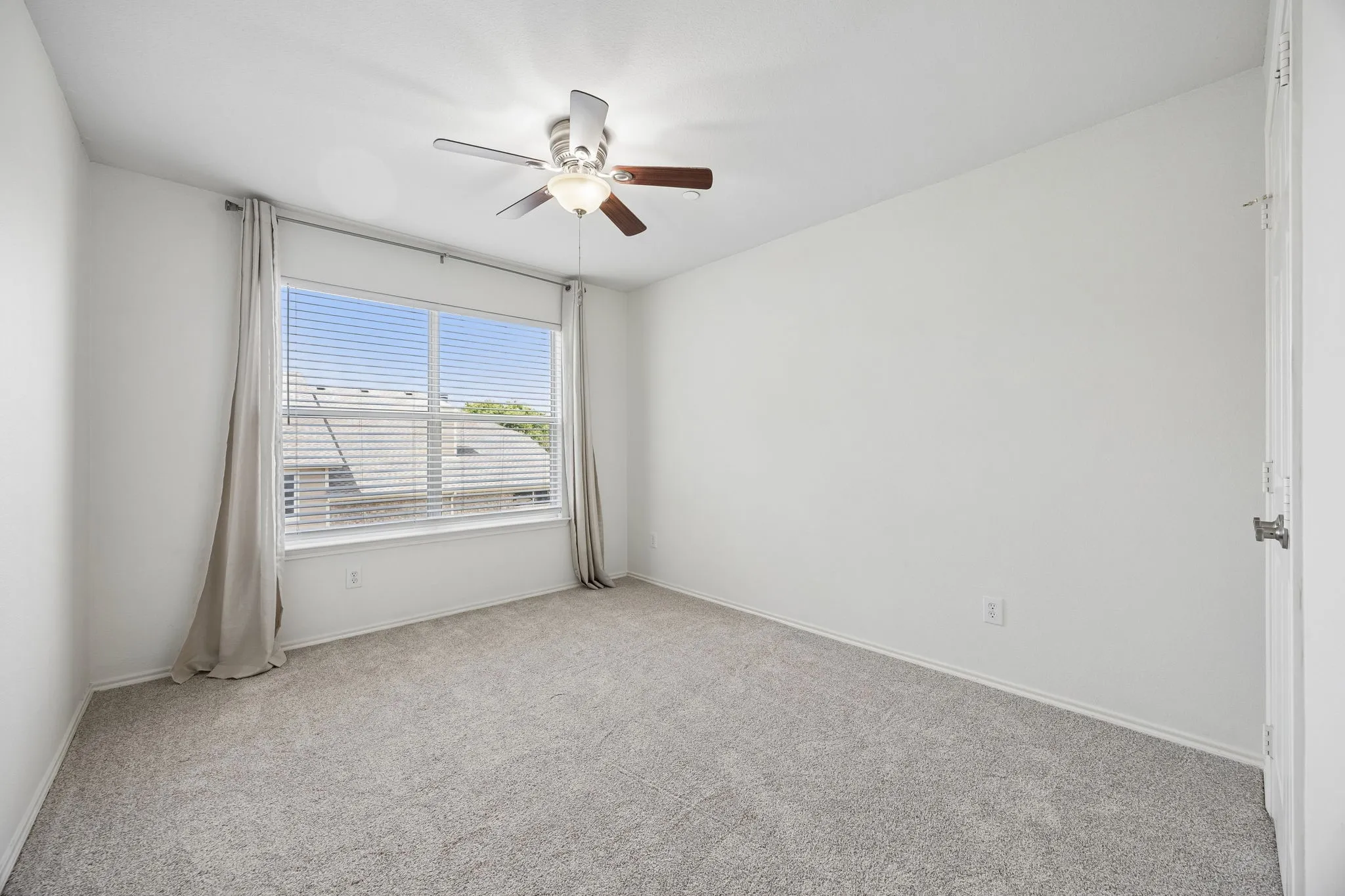 Townhouse For Sale in Collin County , 2905 Percey Lane, Plano, Texas 75025, 2 Bedroom, 2 Bathroom, 2 Garage spaces, 1,448 Sqft, built in 2002, mls#21336963, Real Estate Agent in Plano, Homes For Sale in Collin county, Homes For Sale in Plano, Realtor in Plano Texas, Real Estate Brokerage Independent Realty Texas, Luminita Cordes Realtor