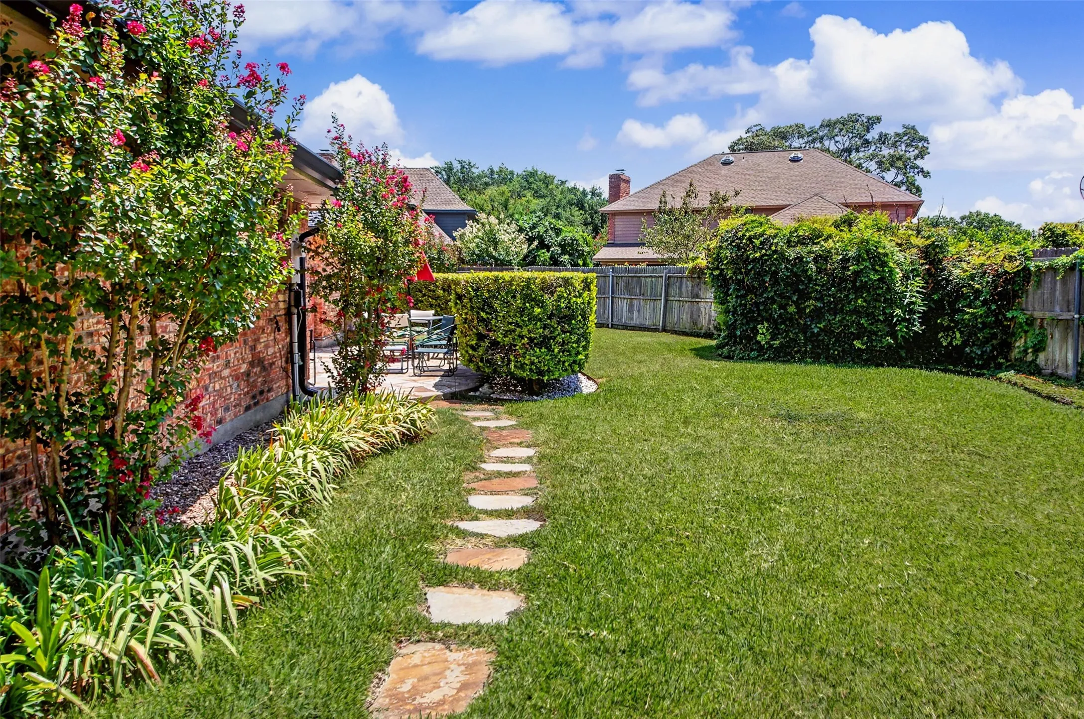 Single Family Residence For Sale in Tarrant County , 6717 River Bend Road, Fort Worth, Texas 76132, 4 Bedroom, 3 Bathroom, 2 Garage spaces, 3,100 Sqft, built in 1980, mls#21337224, Real Estate Agent in Fort Worth, Homes For Sale in Tarrant county, Homes For Sale in Fort Worth, Realtor in Fort Worth Texas, Real Estate Brokerage Independent Realty Texas, Luminita Cordes Realtor