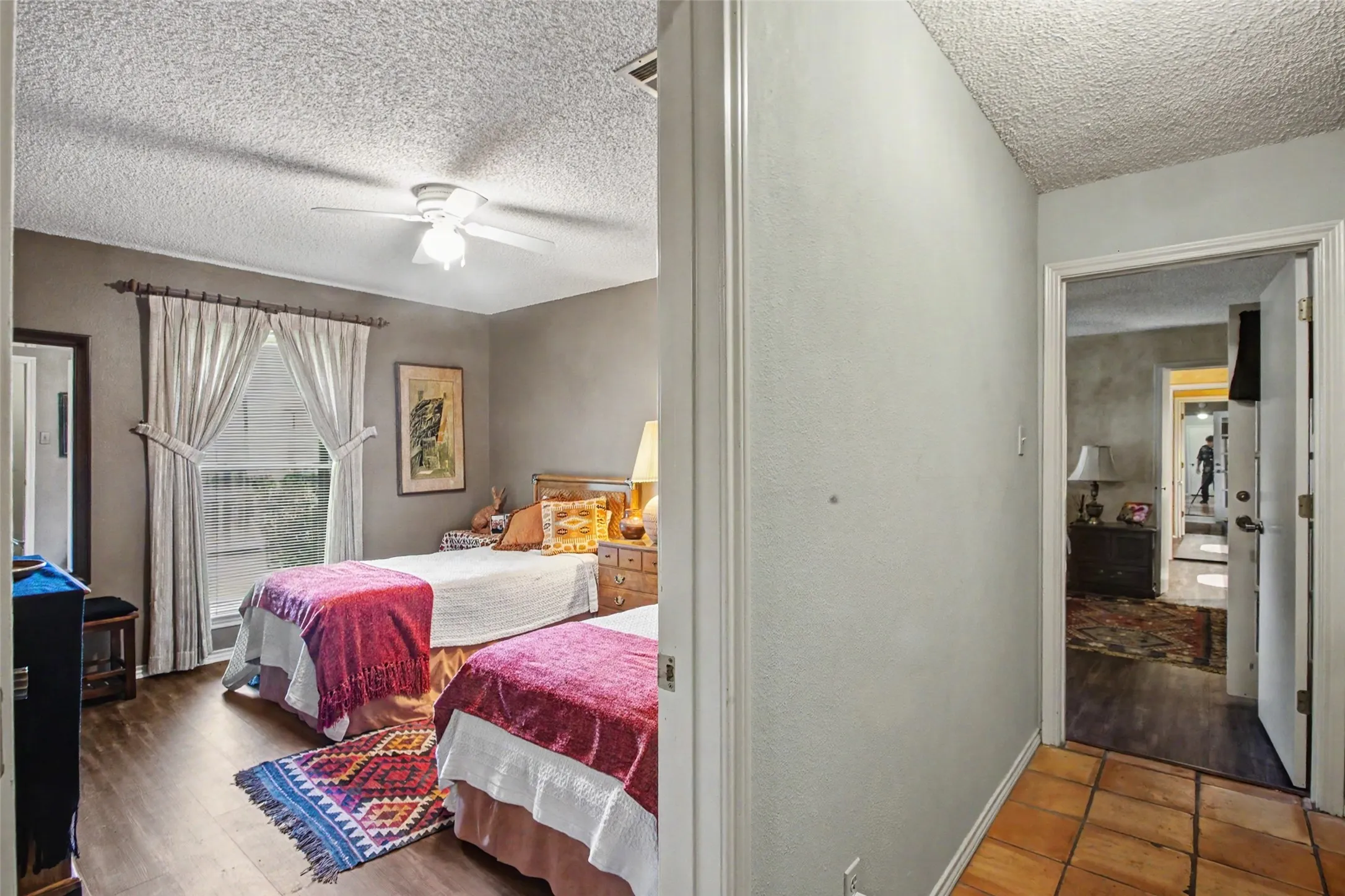Single Family Residence For Sale in Tarrant County , 6717 River Bend Road, Fort Worth, Texas 76132, 4 Bedroom, 3 Bathroom, 2 Garage spaces, 3,100 Sqft, built in 1980, mls#21337224, Real Estate Agent in Fort Worth, Homes For Sale in Tarrant county, Homes For Sale in Fort Worth, Realtor in Fort Worth Texas, Real Estate Brokerage Independent Realty Texas, Luminita Cordes Realtor