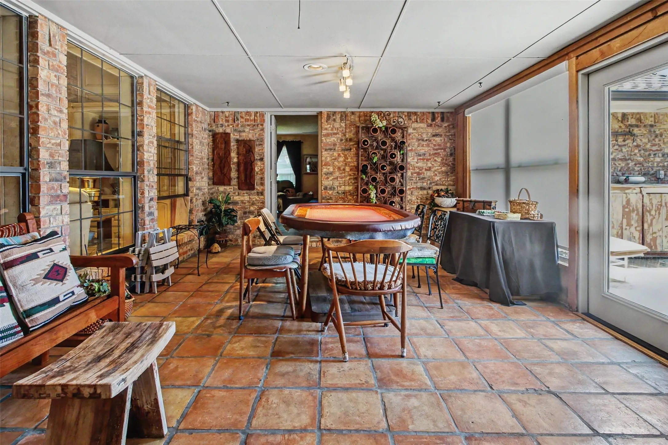 Single Family Residence For Sale in Tarrant County , 6717 River Bend Road, Fort Worth, Texas 76132, 4 Bedroom, 3 Bathroom, 2 Garage spaces, 3,100 Sqft, built in 1980, mls#21337224, Real Estate Agent in Fort Worth, Homes For Sale in Tarrant county, Homes For Sale in Fort Worth, Realtor in Fort Worth Texas, Real Estate Brokerage Independent Realty Texas, Luminita Cordes Realtor