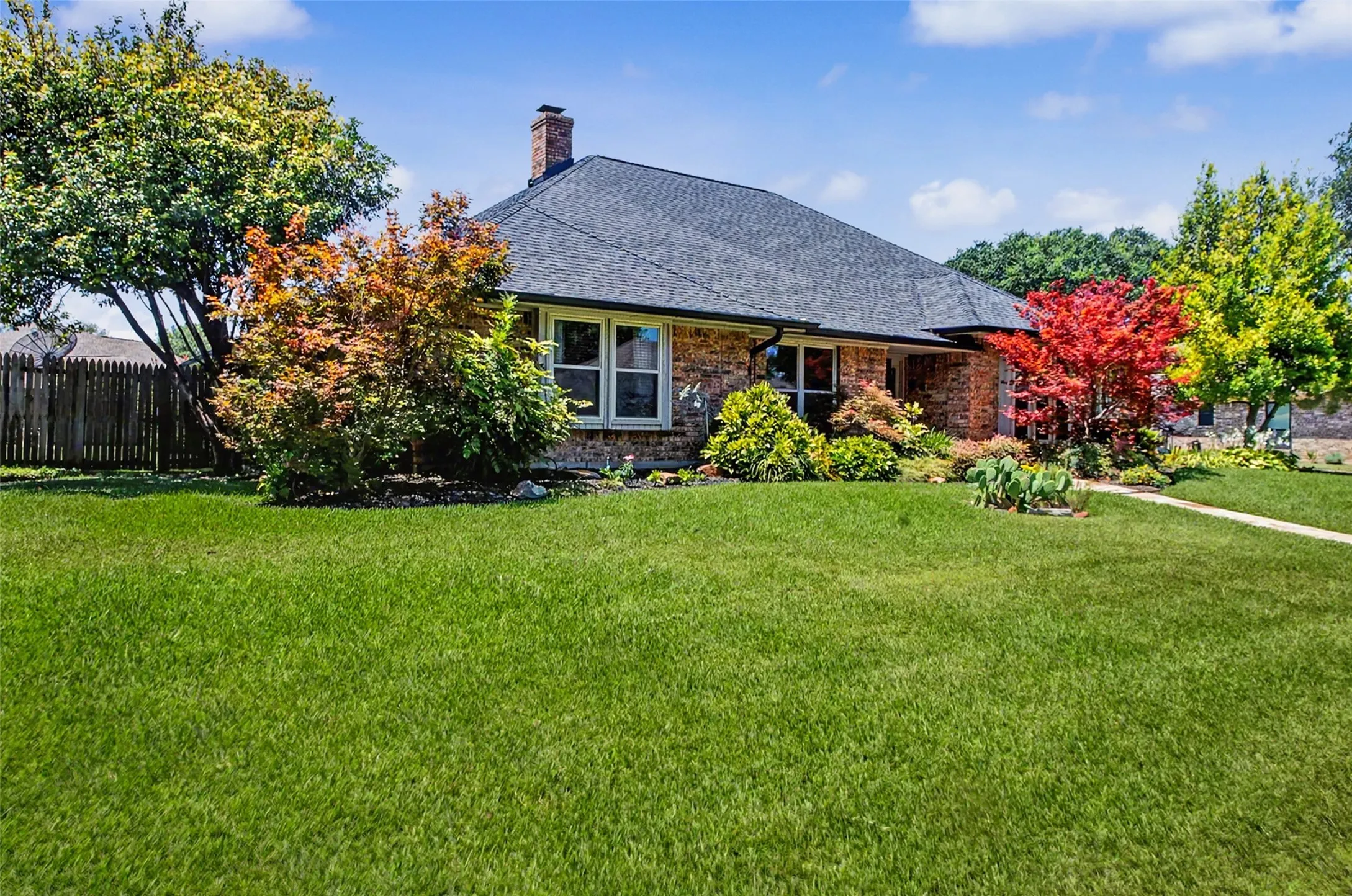 Single Family Residence For Sale in Tarrant County , 6717 River Bend Road, Fort Worth, Texas 76132, 4 Bedroom, 3 Bathroom, 2 Garage spaces, 3,100 Sqft, built in 1980, mls#21337224, Real Estate Agent in Fort Worth, Homes For Sale in Tarrant county, Homes For Sale in Fort Worth, Realtor in Fort Worth Texas, Real Estate Brokerage Independent Realty Texas, Luminita Cordes Realtor
