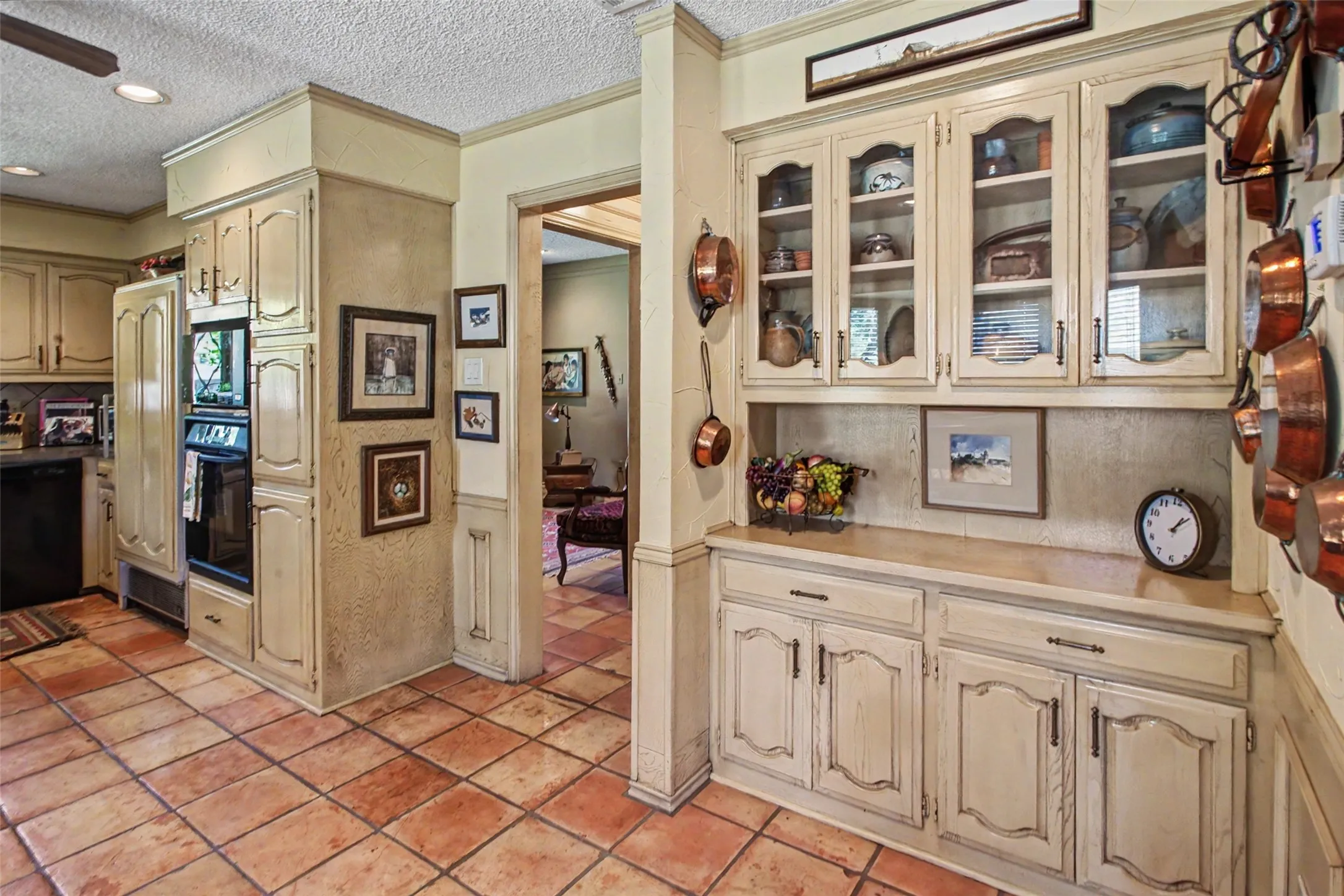 Single Family Residence For Sale in Tarrant County , 6717 River Bend Road, Fort Worth, Texas 76132, 4 Bedroom, 3 Bathroom, 2 Garage spaces, 3,100 Sqft, built in 1980, mls#21337224, Real Estate Agent in Fort Worth, Homes For Sale in Tarrant county, Homes For Sale in Fort Worth, Realtor in Fort Worth Texas, Real Estate Brokerage Independent Realty Texas, Luminita Cordes Realtor