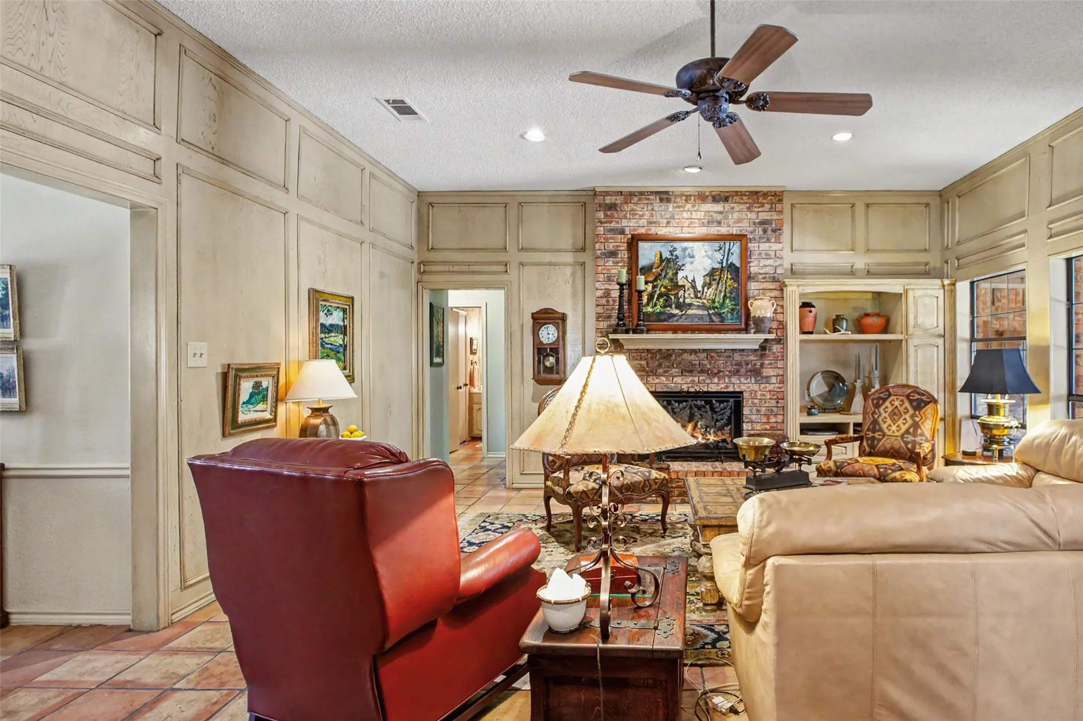 Single Family Residence For Sale in Tarrant County , 6717 River Bend Road, Fort Worth, Texas 76132, 4 Bedroom, 3 Bathroom, 2 Garage spaces, 3,100 Sqft, built in 1980, mls#21337224, Real Estate Agent in Fort Worth, Homes For Sale in Tarrant county, Homes For Sale in Fort Worth, Realtor in Fort Worth Texas, Real Estate Brokerage Independent Realty Texas, Luminita Cordes Realtor
