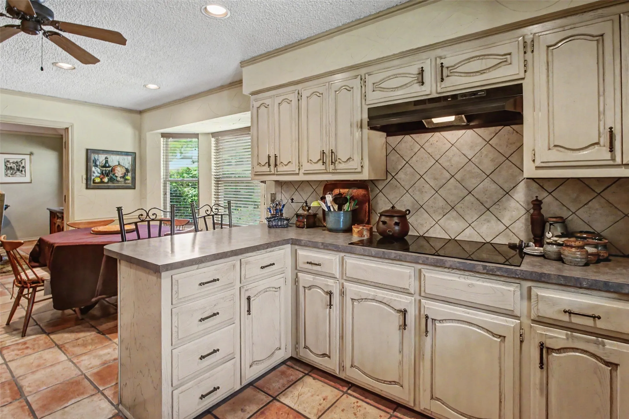 Single Family Residence For Sale in Tarrant County , 6717 River Bend Road, Fort Worth, Texas 76132, 4 Bedroom, 3 Bathroom, 2 Garage spaces, 3,100 Sqft, built in 1980, mls#21337224, Real Estate Agent in Fort Worth, Homes For Sale in Tarrant county, Homes For Sale in Fort Worth, Realtor in Fort Worth Texas, Real Estate Brokerage Independent Realty Texas, Luminita Cordes Realtor