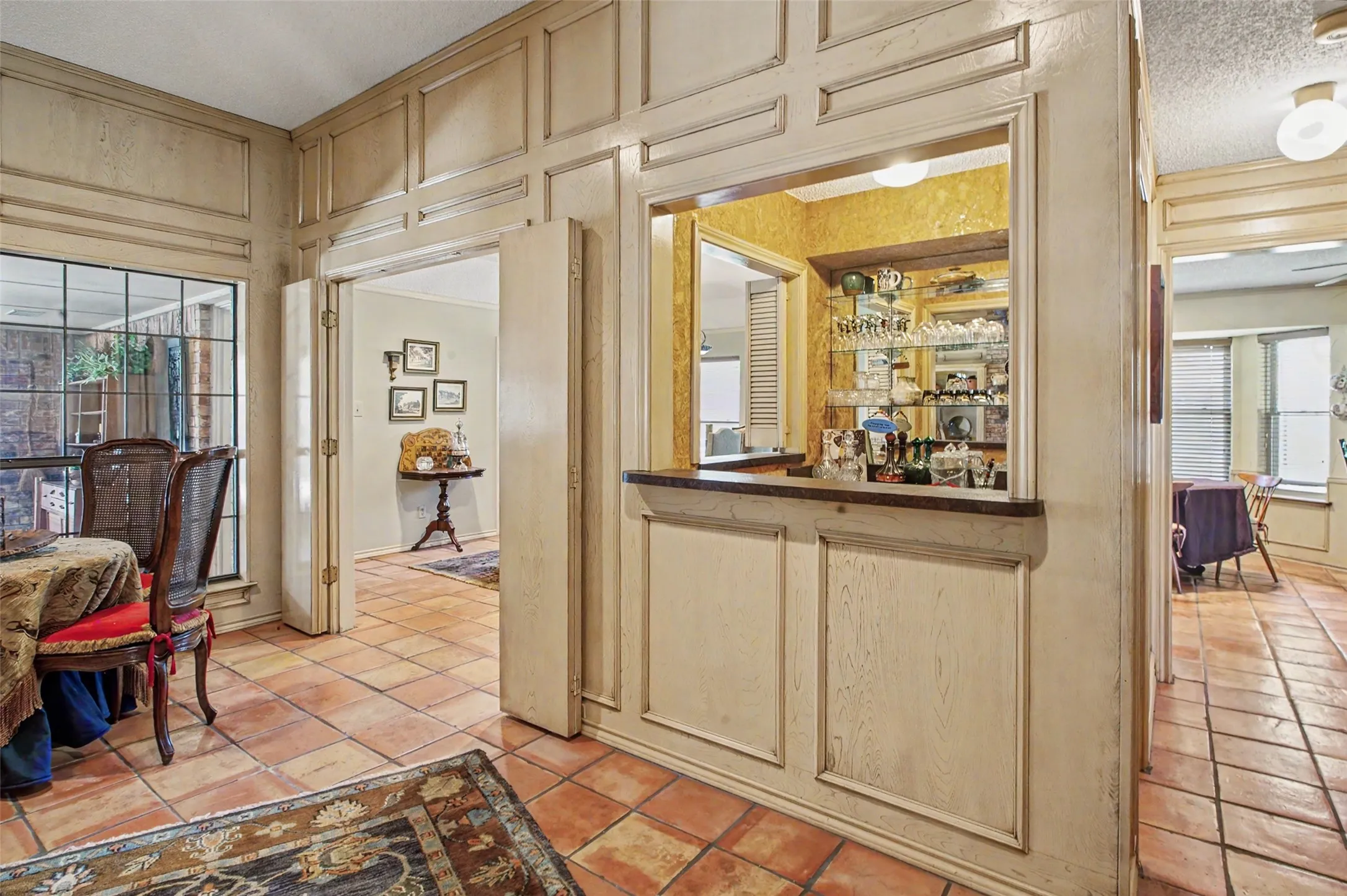 Single Family Residence For Sale in Tarrant County , 6717 River Bend Road, Fort Worth, Texas 76132, 4 Bedroom, 3 Bathroom, 2 Garage spaces, 3,100 Sqft, built in 1980, mls#21337224, Real Estate Agent in Fort Worth, Homes For Sale in Tarrant county, Homes For Sale in Fort Worth, Realtor in Fort Worth Texas, Real Estate Brokerage Independent Realty Texas, Luminita Cordes Realtor