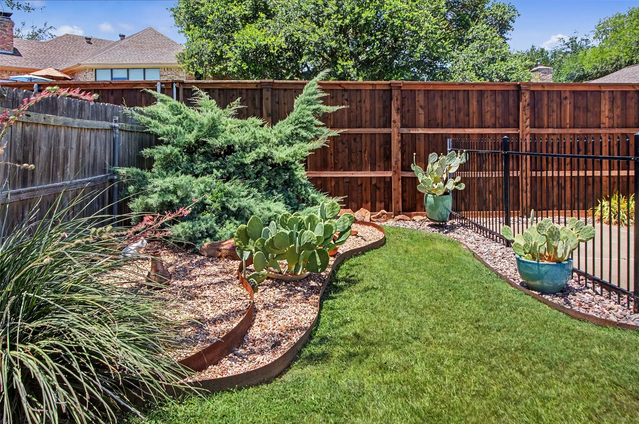 Single Family Residence For Sale in Tarrant County , 6717 River Bend Road, Fort Worth, Texas 76132, 4 Bedroom, 3 Bathroom, 2 Garage spaces, 3,100 Sqft, built in 1980, mls#21337224, Real Estate Agent in Fort Worth, Homes For Sale in Tarrant county, Homes For Sale in Fort Worth, Realtor in Fort Worth Texas, Real Estate Brokerage Independent Realty Texas, Luminita Cordes Realtor