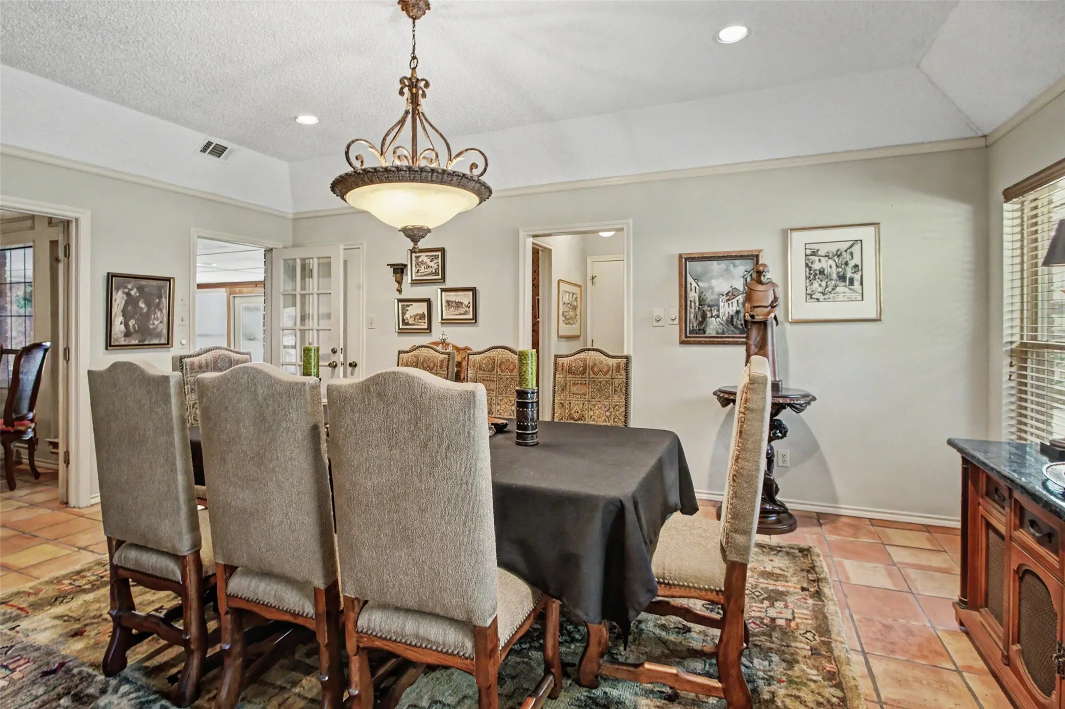 Single Family Residence For Sale in Tarrant County , 6717 River Bend Road, Fort Worth, Texas 76132, 4 Bedroom, 3 Bathroom, 2 Garage spaces, 3,100 Sqft, built in 1980, mls#21337224, Real Estate Agent in Fort Worth, Homes For Sale in Tarrant county, Homes For Sale in Fort Worth, Realtor in Fort Worth Texas, Real Estate Brokerage Independent Realty Texas, Luminita Cordes Realtor