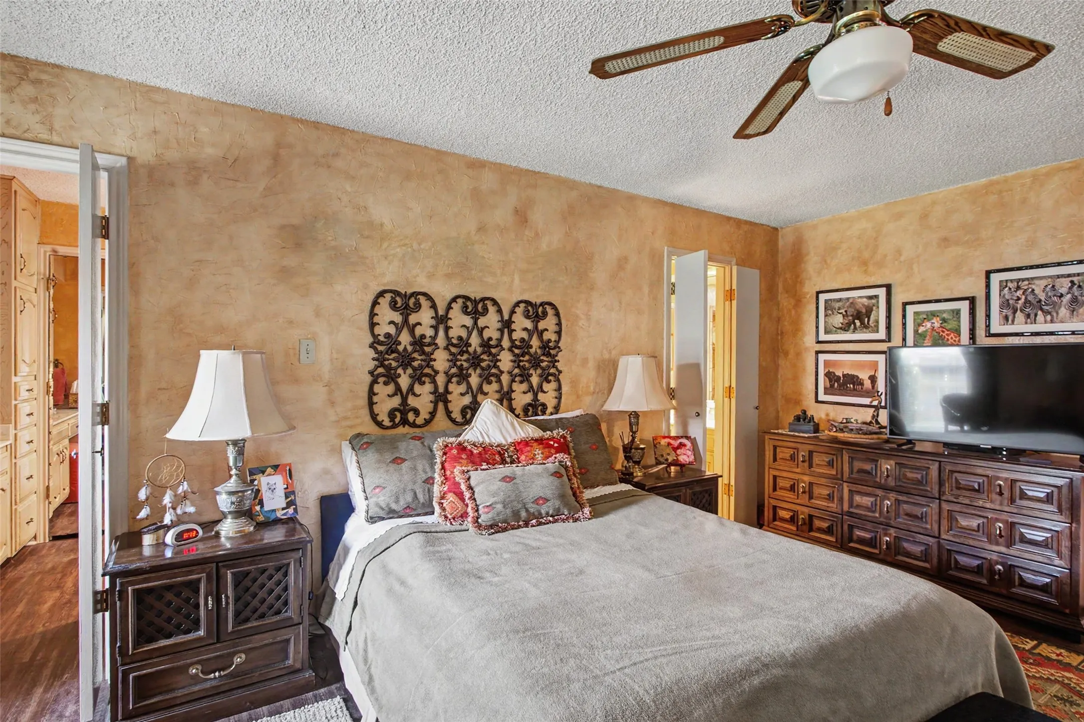 Single Family Residence For Sale in Tarrant County , 6717 River Bend Road, Fort Worth, Texas 76132, 4 Bedroom, 3 Bathroom, 2 Garage spaces, 3,100 Sqft, built in 1980, mls#21337224, Real Estate Agent in Fort Worth, Homes For Sale in Tarrant county, Homes For Sale in Fort Worth, Realtor in Fort Worth Texas, Real Estate Brokerage Independent Realty Texas, Luminita Cordes Realtor