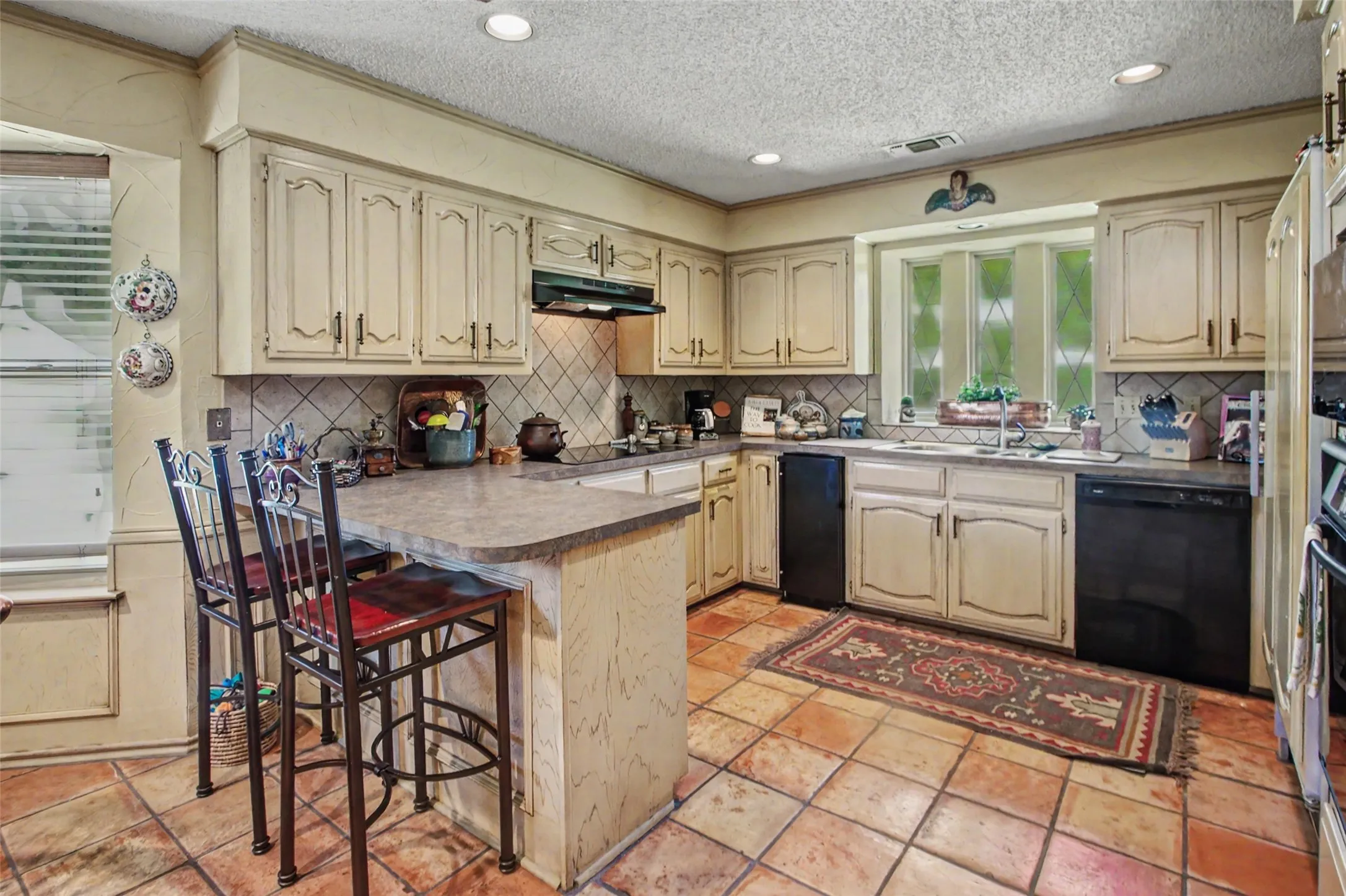 Single Family Residence For Sale in Tarrant County , 6717 River Bend Road, Fort Worth, Texas 76132, 4 Bedroom, 3 Bathroom, 2 Garage spaces, 3,100 Sqft, built in 1980, mls#21337224, Real Estate Agent in Fort Worth, Homes For Sale in Tarrant county, Homes For Sale in Fort Worth, Realtor in Fort Worth Texas, Real Estate Brokerage Independent Realty Texas, Luminita Cordes Realtor