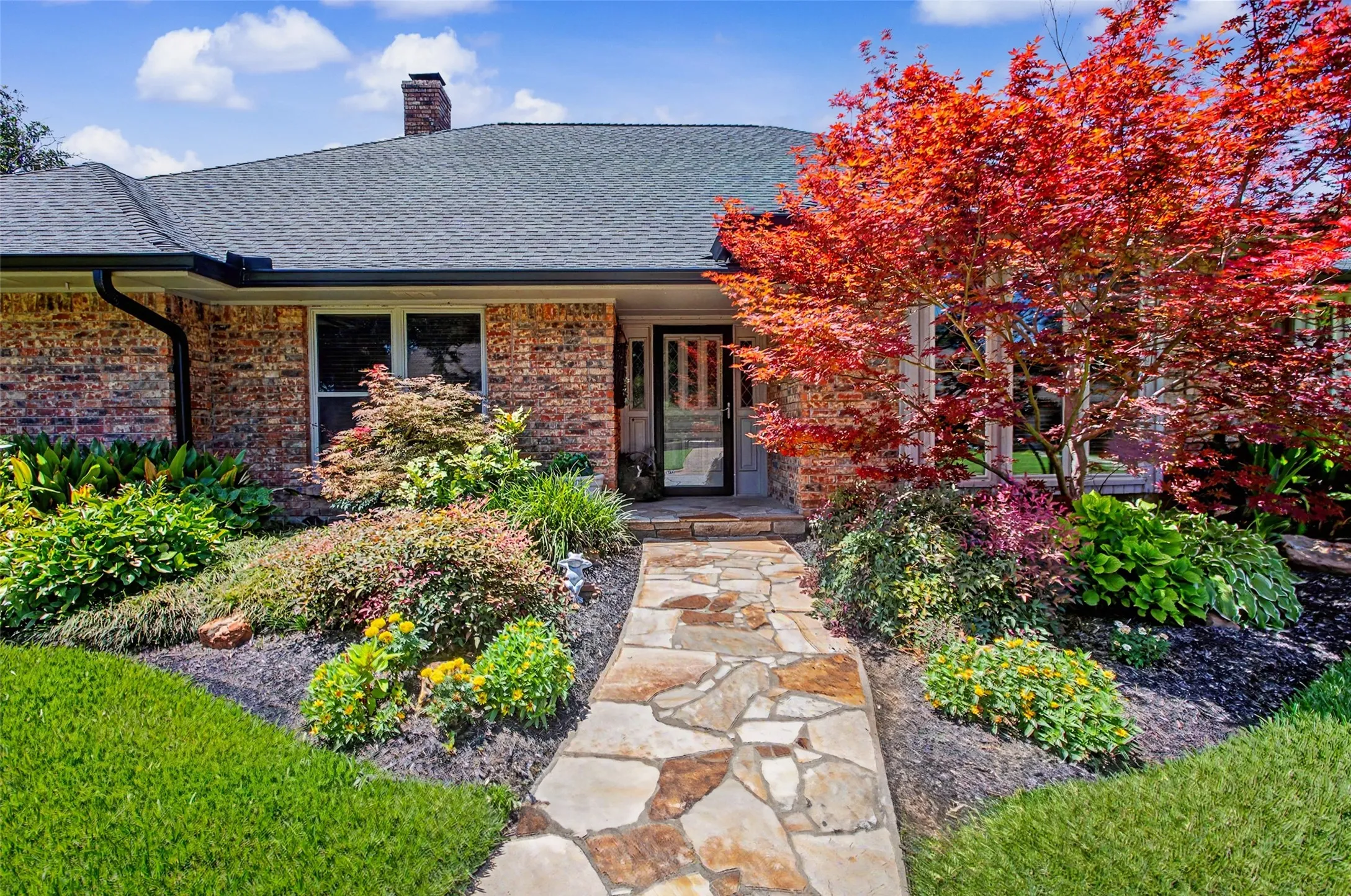 Single Family Residence For Sale in Tarrant County , 6717 River Bend Road, Fort Worth, Texas 76132, 4 Bedroom, 3 Bathroom, 2 Garage spaces, 3,100 Sqft, built in 1980, mls#21337224, Real Estate Agent in Fort Worth, Homes For Sale in Tarrant county, Homes For Sale in Fort Worth, Realtor in Fort Worth Texas, Real Estate Brokerage Independent Realty Texas, Luminita Cordes Realtor