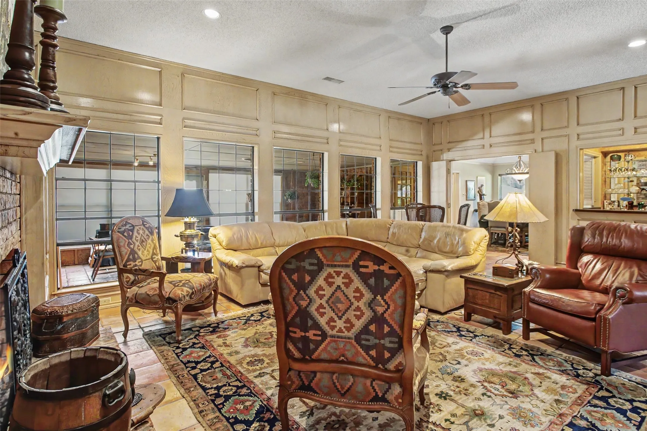 Single Family Residence For Sale in Tarrant County , 6717 River Bend Road, Fort Worth, Texas 76132, 4 Bedroom, 3 Bathroom, 2 Garage spaces, 3,100 Sqft, built in 1980, mls#21337224, Real Estate Agent in Fort Worth, Homes For Sale in Tarrant county, Homes For Sale in Fort Worth, Realtor in Fort Worth Texas, Real Estate Brokerage Independent Realty Texas, Luminita Cordes Realtor