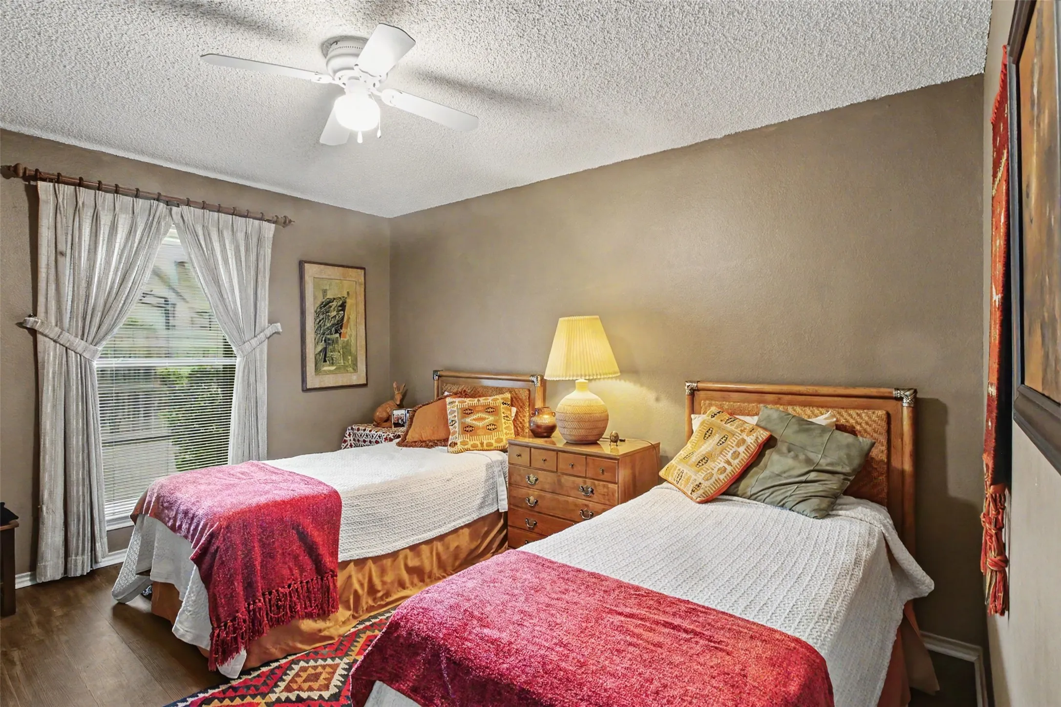Single Family Residence For Sale in Tarrant County , 6717 River Bend Road, Fort Worth, Texas 76132, 4 Bedroom, 3 Bathroom, 2 Garage spaces, 3,100 Sqft, built in 1980, mls#21337224, Real Estate Agent in Fort Worth, Homes For Sale in Tarrant county, Homes For Sale in Fort Worth, Realtor in Fort Worth Texas, Real Estate Brokerage Independent Realty Texas, Luminita Cordes Realtor