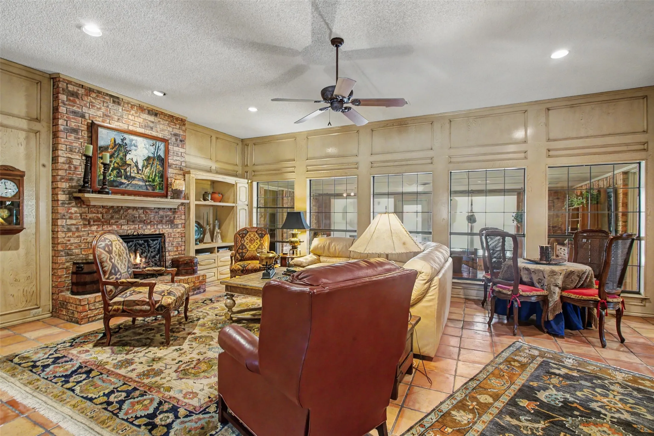 Single Family Residence For Sale in Tarrant County , 6717 River Bend Road, Fort Worth, Texas 76132, 4 Bedroom, 3 Bathroom, 2 Garage spaces, 3,100 Sqft, built in 1980, mls#21337224, Real Estate Agent in Fort Worth, Homes For Sale in Tarrant county, Homes For Sale in Fort Worth, Realtor in Fort Worth Texas, Real Estate Brokerage Independent Realty Texas, Luminita Cordes Realtor