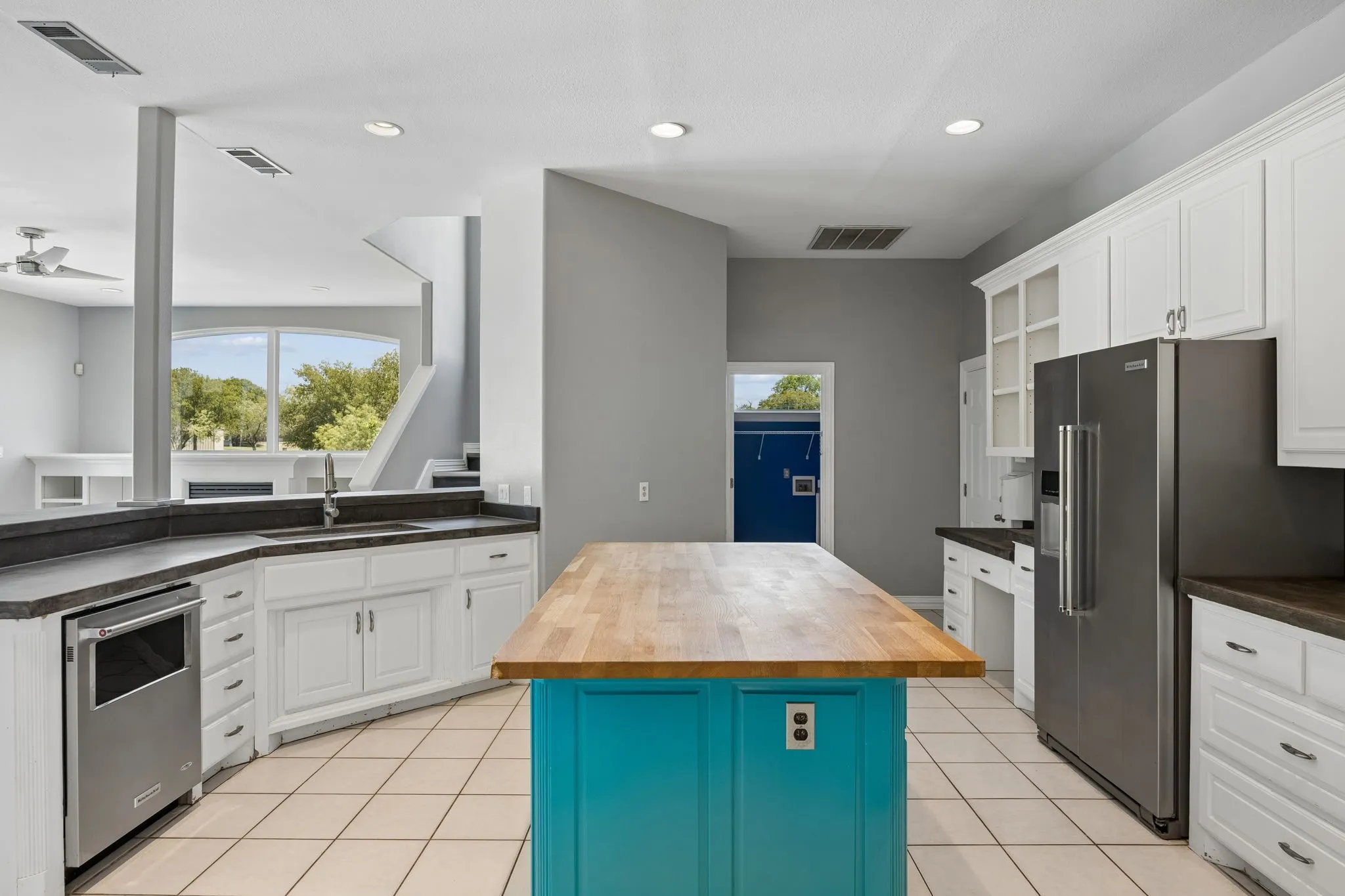 Single Family Residence For Sale in Tarrant County , 4024 Silver Creek Road, Fort Worth, Texas 76108, 4 Bedroom, 3 Bathroom, 2 Garage spaces, 3,056 Sqft, built in 1996, mls#21338547, Real Estate Agent in Fort Worth, Homes For Sale in Tarrant county, Homes For Sale in Fort Worth, Realtor in Fort Worth Texas, Real Estate Brokerage Independent Realty Texas, Luminita Cordes Realtor