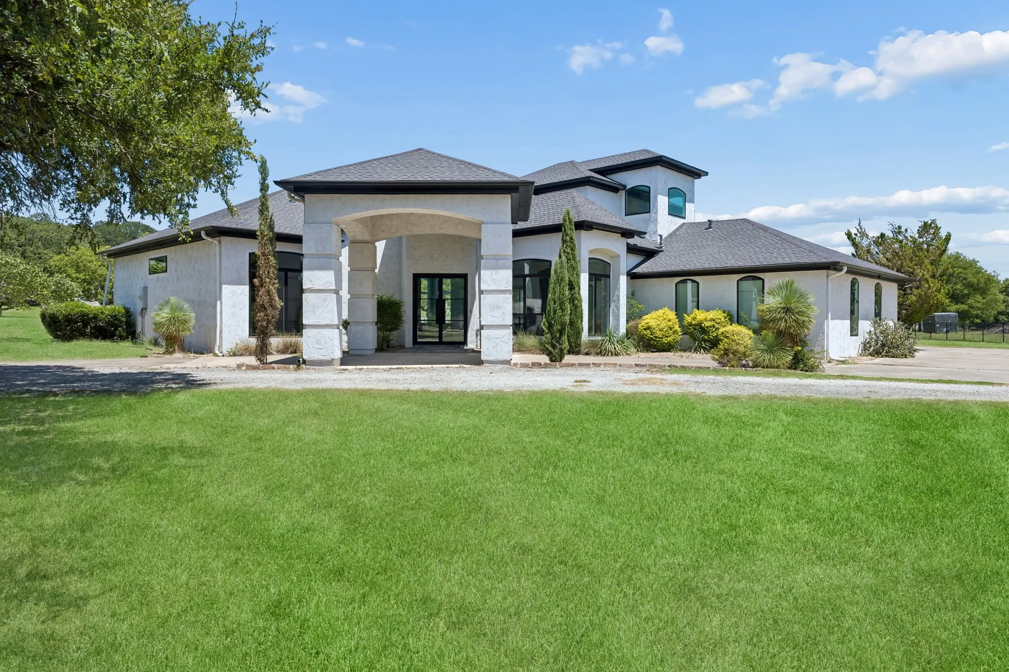 Single Family Residence For Sale in Tarrant County , 4024 Silver Creek Road, Fort Worth, Texas 76108, 4 Bedroom, 3 Bathroom, 2 Garage spaces, 3,056 Sqft, built in 1996, mls#21338547, Real Estate Agent in Fort Worth, Homes For Sale in Tarrant county, Homes For Sale in Fort Worth, Realtor in Fort Worth Texas, Real Estate Brokerage Independent Realty Texas, Luminita Cordes Realtor