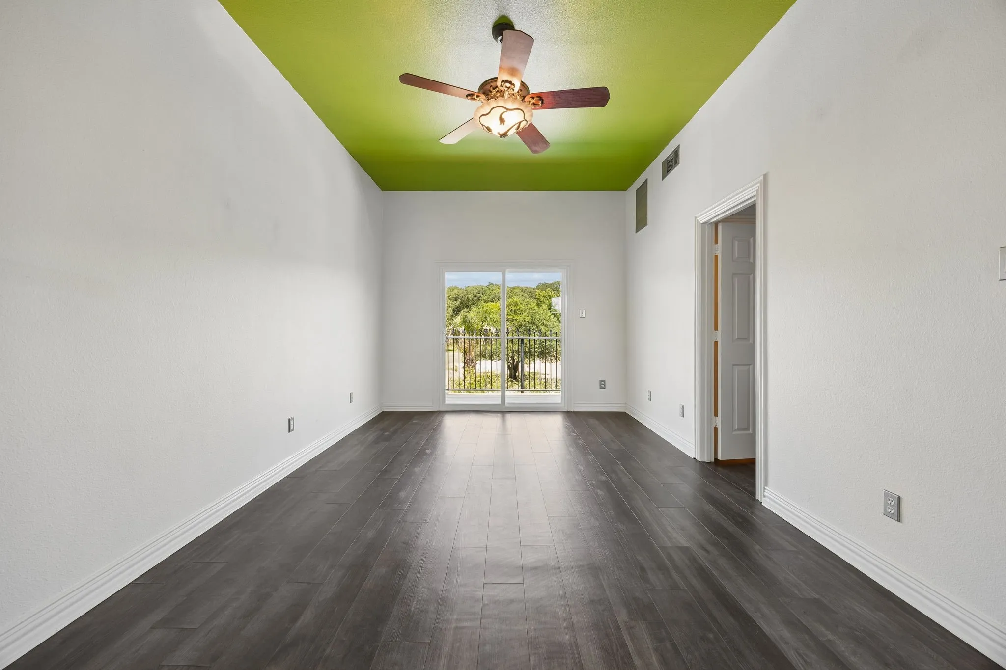 Single Family Residence For Sale in Tarrant County , 4024 Silver Creek Road, Fort Worth, Texas 76108, 4 Bedroom, 3 Bathroom, 2 Garage spaces, 3,056 Sqft, built in 1996, mls#21338547, Real Estate Agent in Fort Worth, Homes For Sale in Tarrant county, Homes For Sale in Fort Worth, Realtor in Fort Worth Texas, Real Estate Brokerage Independent Realty Texas, Luminita Cordes Realtor