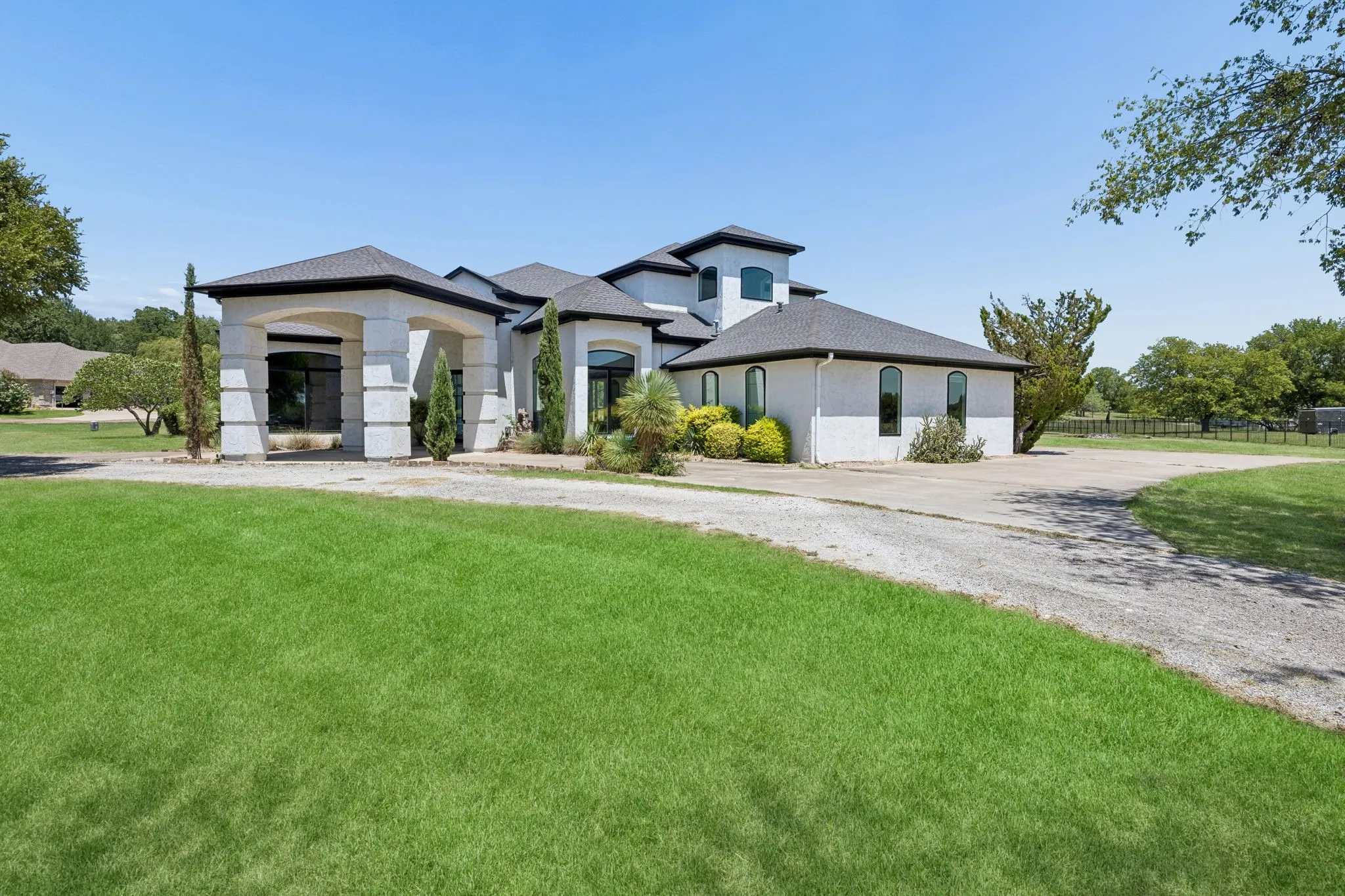 Single Family Residence For Sale in Tarrant County , 4024 Silver Creek Road, Fort Worth, Texas 76108, 4 Bedroom, 3 Bathroom, 2 Garage spaces, 3,056 Sqft, built in 1996, mls#21338547, Real Estate Agent in Fort Worth, Homes For Sale in Tarrant county, Homes For Sale in Fort Worth, Realtor in Fort Worth Texas, Real Estate Brokerage Independent Realty Texas, Luminita Cordes Realtor