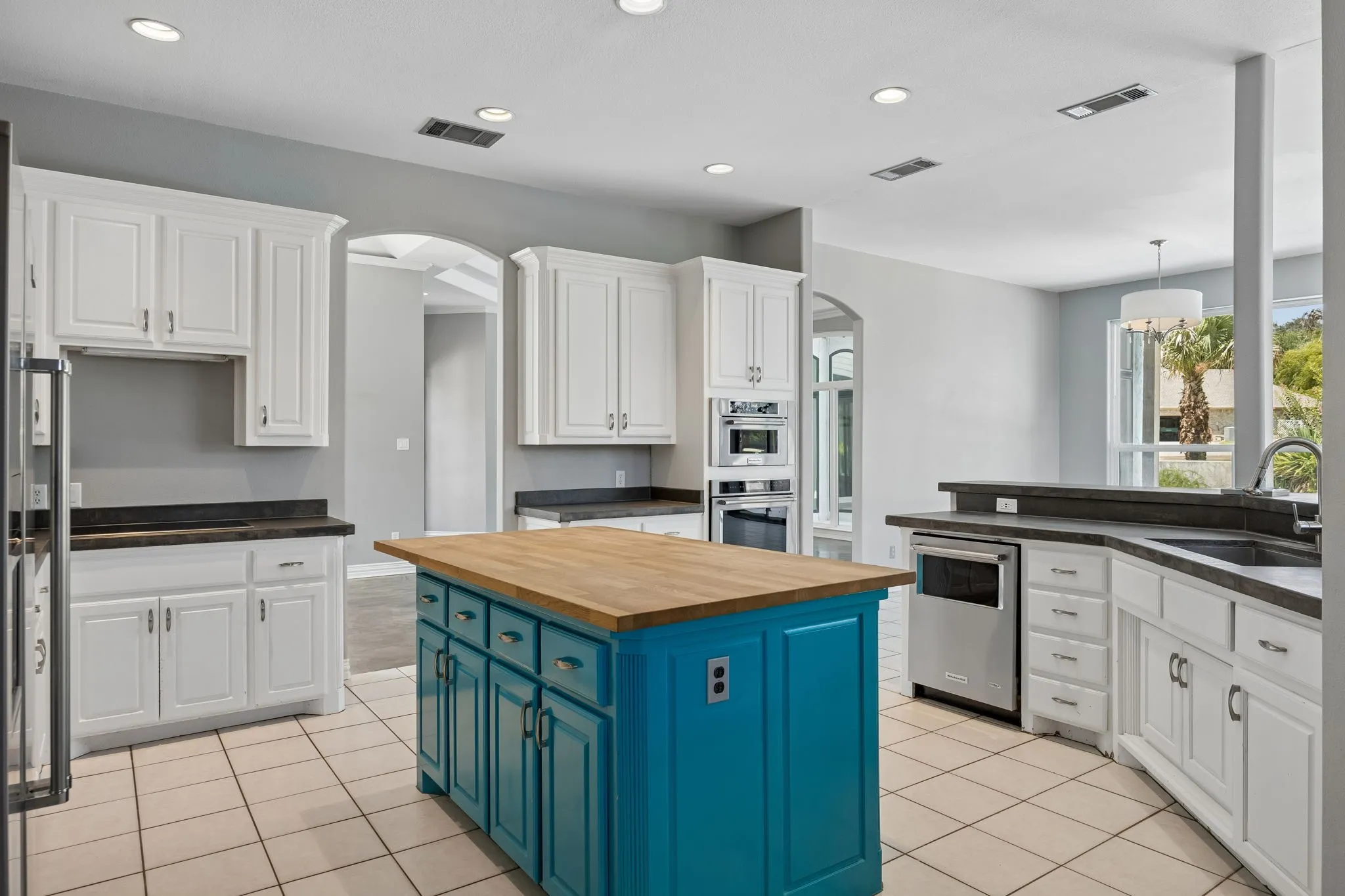 Single Family Residence For Sale in Tarrant County , 4024 Silver Creek Road, Fort Worth, Texas 76108, 4 Bedroom, 3 Bathroom, 2 Garage spaces, 3,056 Sqft, built in 1996, mls#21338547, Real Estate Agent in Fort Worth, Homes For Sale in Tarrant county, Homes For Sale in Fort Worth, Realtor in Fort Worth Texas, Real Estate Brokerage Independent Realty Texas, Luminita Cordes Realtor