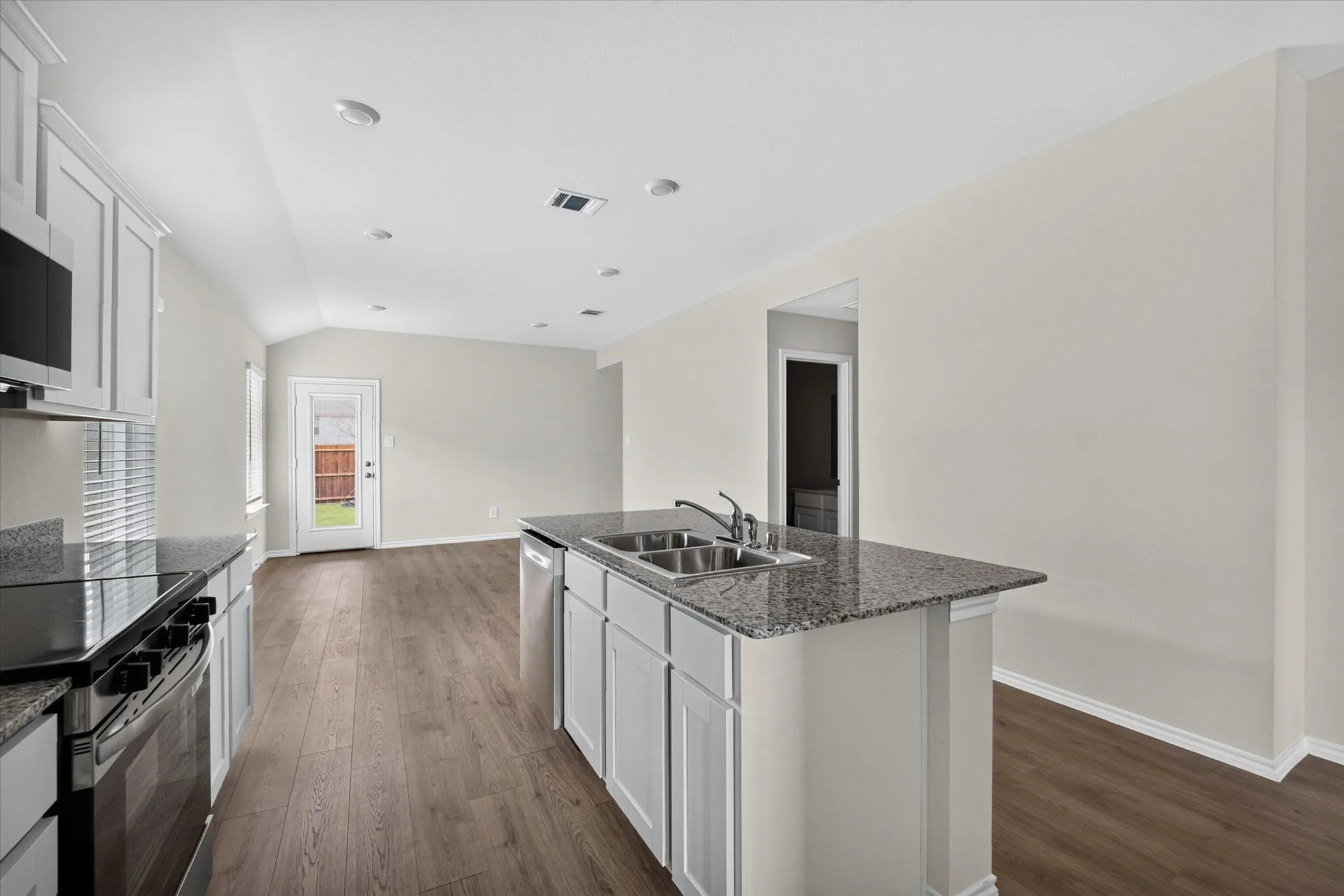 Single Family Residence For Rent in Grayson County , 3330 Catamount Drive, Sherman, Texas 75090, 3 Bedroom, 2 Bathroom, 2 Garage spaces, 1,332 Sqft, built in 2026, mls#21338942, Real Estate Agent in Sherman, Homes For Rent in Grayson county, Homes For Rent in Sherman, Realtor in Sherman Texas, Real Estate Brokerage Independent Realty Texas, Luminita Cordes Realtor