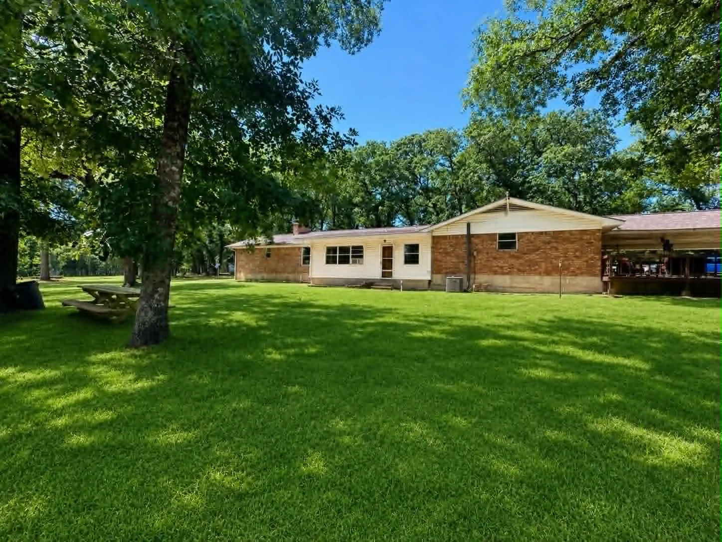 Single Family Residence For Sale in Henderson County , 7761 Fm 2494, Athens, Texas 75751, 4 Bedrooms, 2 Bathrooms, Garage spaces, 2,500 Sqft, built in 1978, Price $699,900, mls#21334944, Real Estate Agent in Athens, Homes For Sale in Henderson county, Homes For Sale in Athens, Realtor in Athens Texas, Real Estate Brokerage Independent Realty Texas, Luminita Cordes Realtor