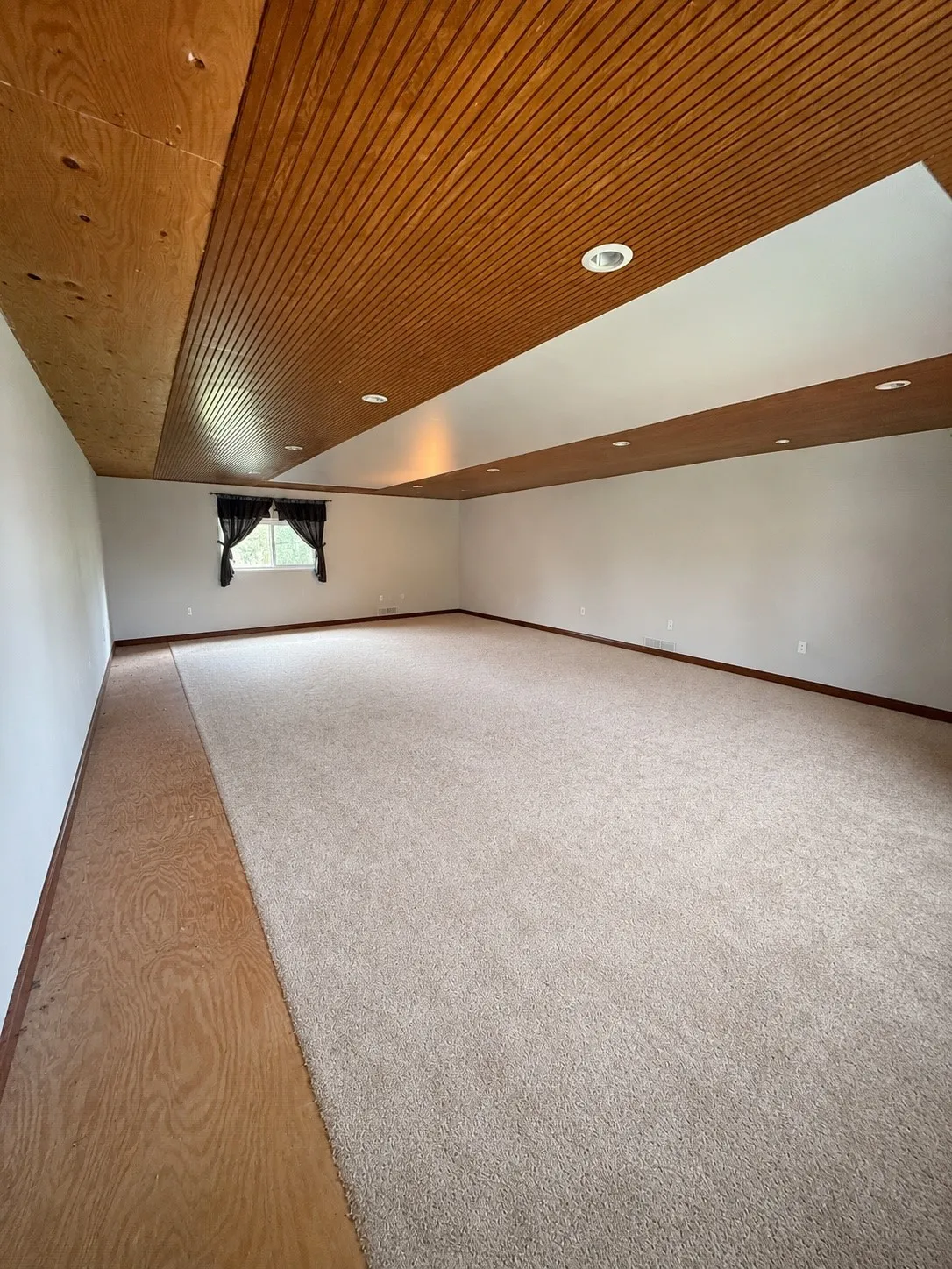 Single Family Residence For Sale in Dallas County , 311 S Ebrite Street, Mesquite, Texas 75149, 3 Bedroom, 2 Bathroom, Garage spaces, 3,064 Sqft, built in 1945, mls#21338617, Real Estate Agent in Mesquite, Homes For Sale in Dallas county, Homes For Sale in Mesquite, Realtor in Mesquite Texas, Real Estate Brokerage Independent Realty Texas, Luminita Cordes Realtor