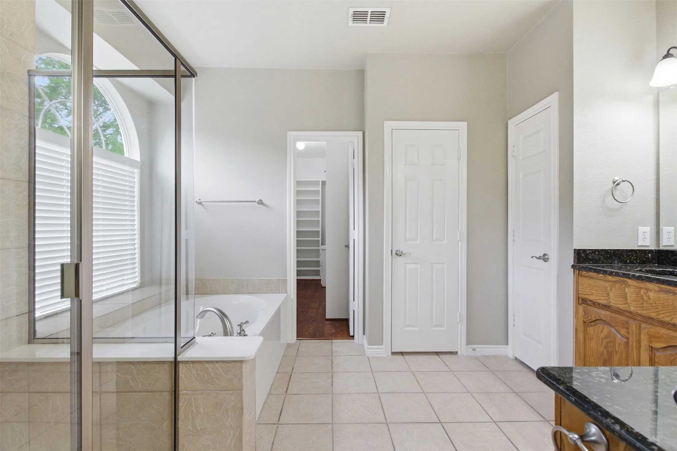 Single Family Residence For Sale in Dallas County , 2305 Trickling Creek Drive, Garland, Texas 75041, 5 Bedroom, 4 Bathroom, 2 Garage spaces, 3,588 Sqft, built in 2009, mls#21338950, Real Estate Agent in Garland, Homes For Sale in Dallas county, Homes For Sale in Garland, Realtor in Garland Texas, Real Estate Brokerage Independent Realty Texas, Luminita Cordes Realtor