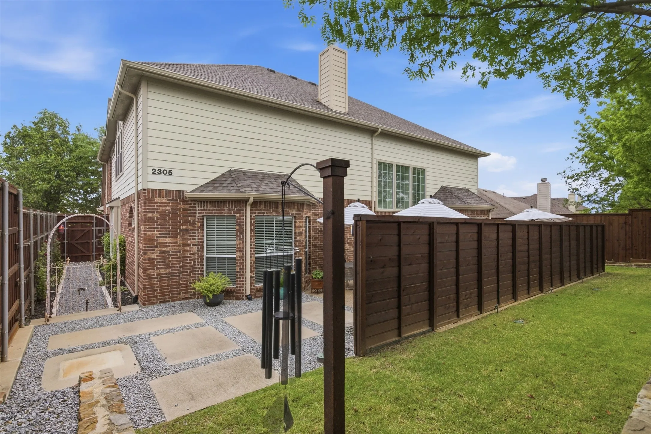 Single Family Residence For Sale in Dallas County , 2305 Trickling Creek Drive, Garland, Texas 75041, 5 Bedroom, 4 Bathroom, 2 Garage spaces, 3,588 Sqft, built in 2009, mls#21338950, Real Estate Agent in Garland, Homes For Sale in Dallas county, Homes For Sale in Garland, Realtor in Garland Texas, Real Estate Brokerage Independent Realty Texas, Luminita Cordes Realtor