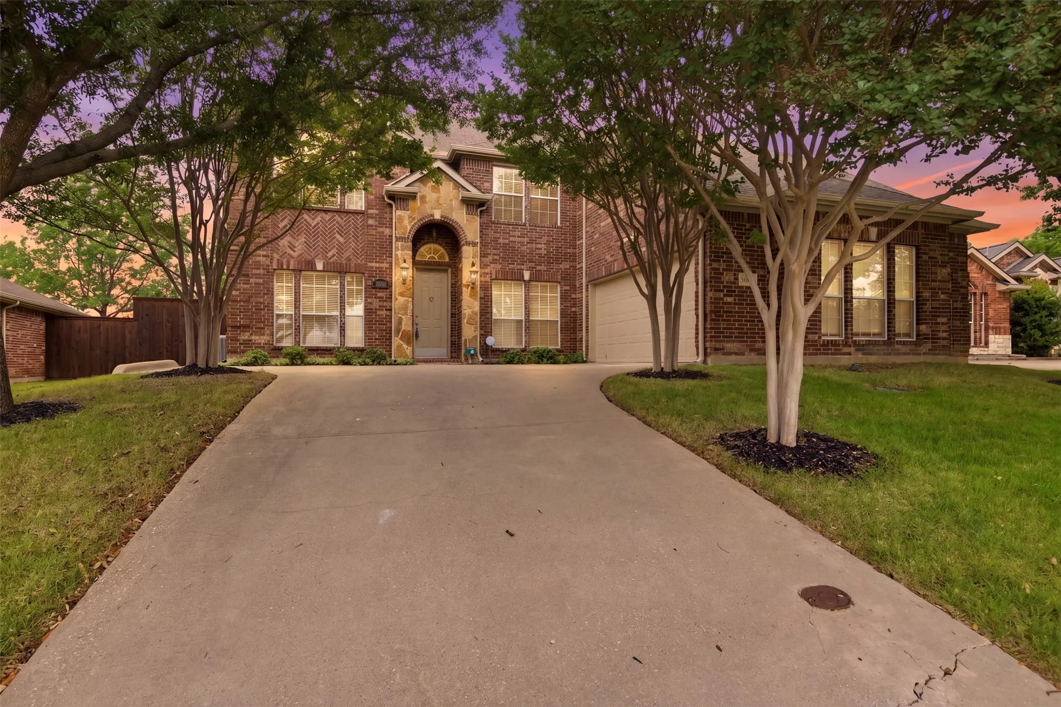 Single Family Residence For Sale in Dallas County , 2305 Trickling Creek Drive, Garland, Texas 75041, 5 Bedroom, 4 Bathroom, 2 Garage spaces, 3,588 Sqft, built in 2009, mls#21338950, Real Estate Agent in Garland, Homes For Sale in Dallas county, Homes For Sale in Garland, Realtor in Garland Texas, Real Estate Brokerage Independent Realty Texas, Luminita Cordes Realtor