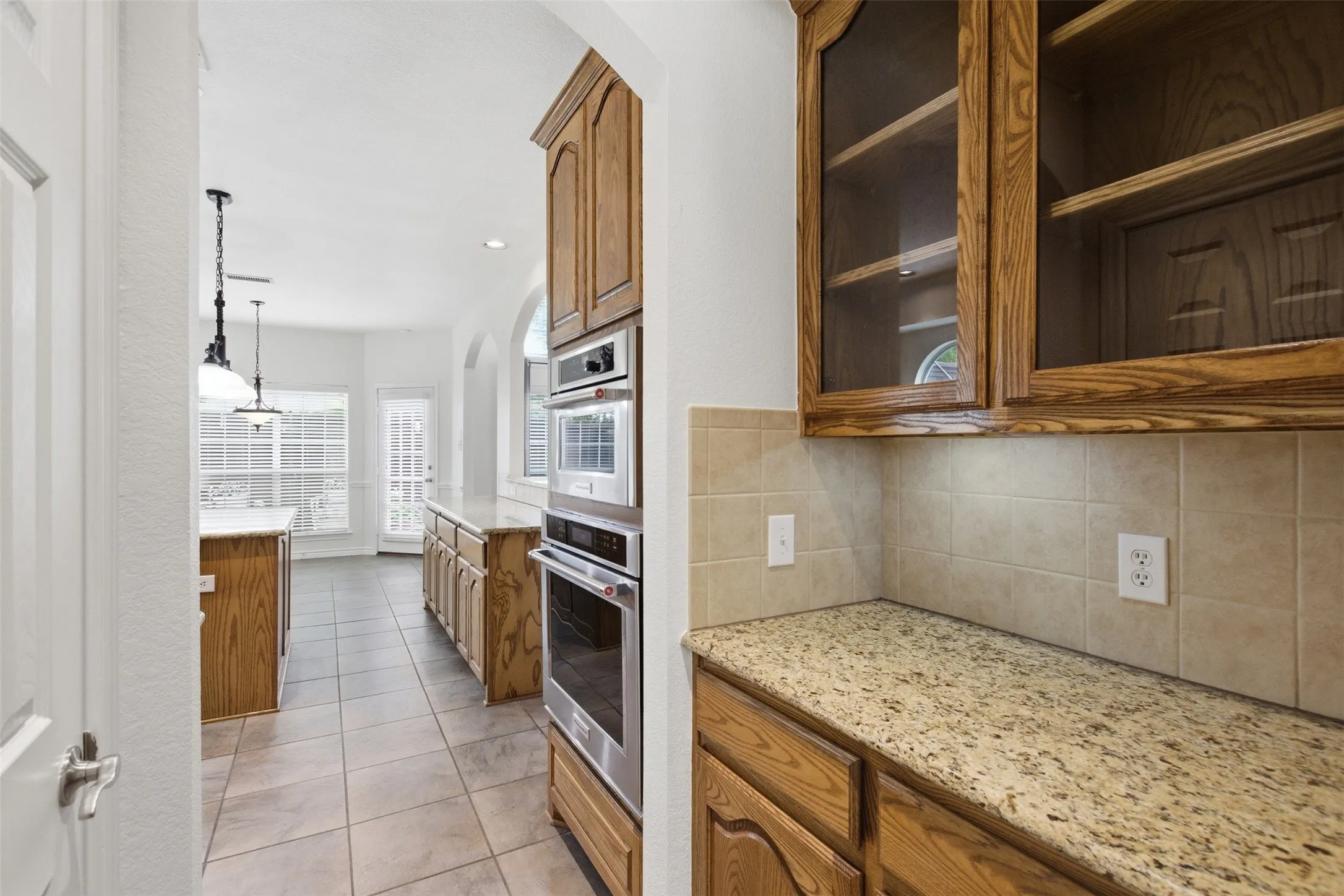 Single Family Residence For Sale in Dallas County , 2305 Trickling Creek Drive, Garland, Texas 75041, 5 Bedroom, 4 Bathroom, 2 Garage spaces, 3,588 Sqft, built in 2009, mls#21338950, Real Estate Agent in Garland, Homes For Sale in Dallas county, Homes For Sale in Garland, Realtor in Garland Texas, Real Estate Brokerage Independent Realty Texas, Luminita Cordes Realtor